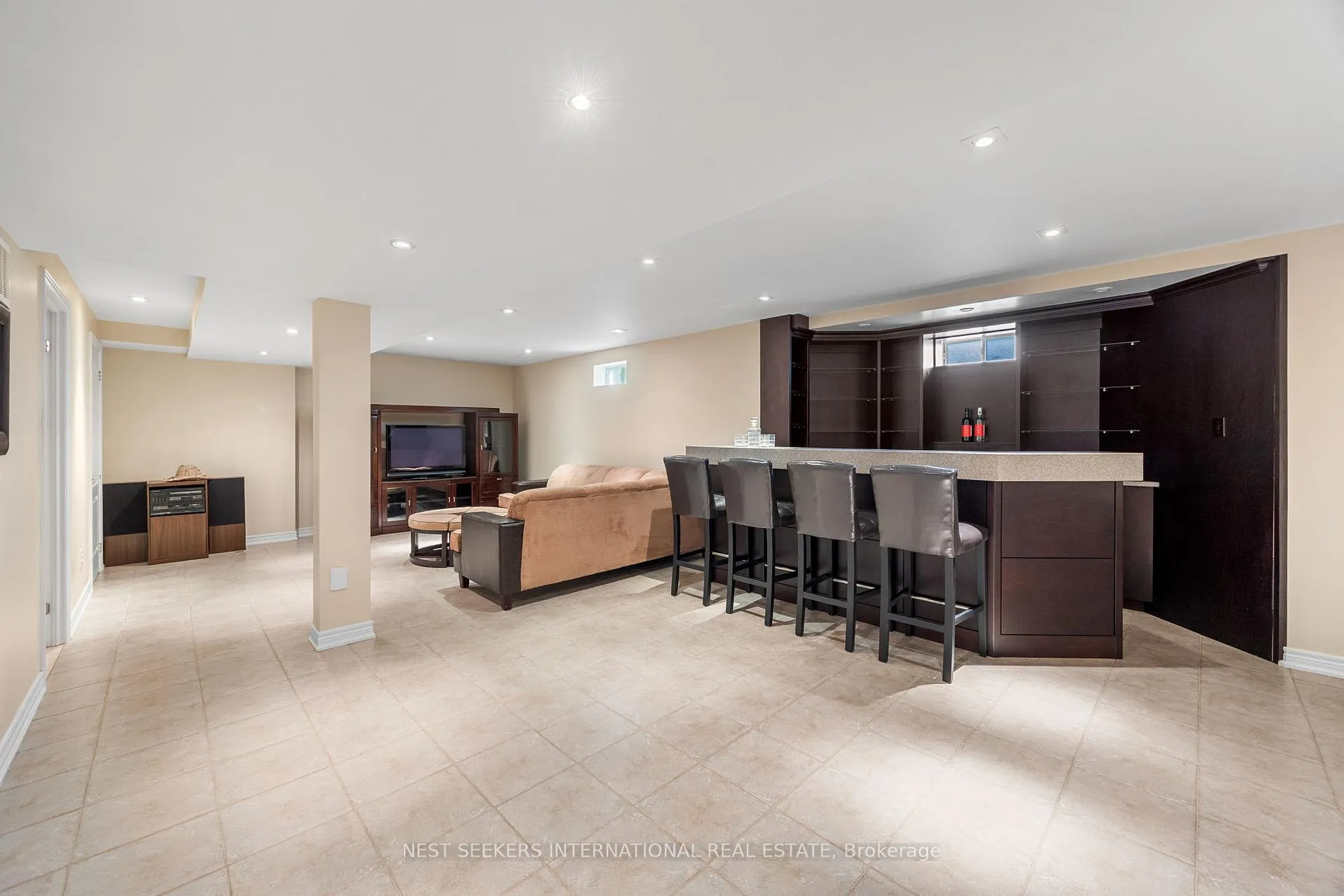Photo 33 of 422 Fernforest Drive, Brampton, Sandringham-Wellington — HOMEH