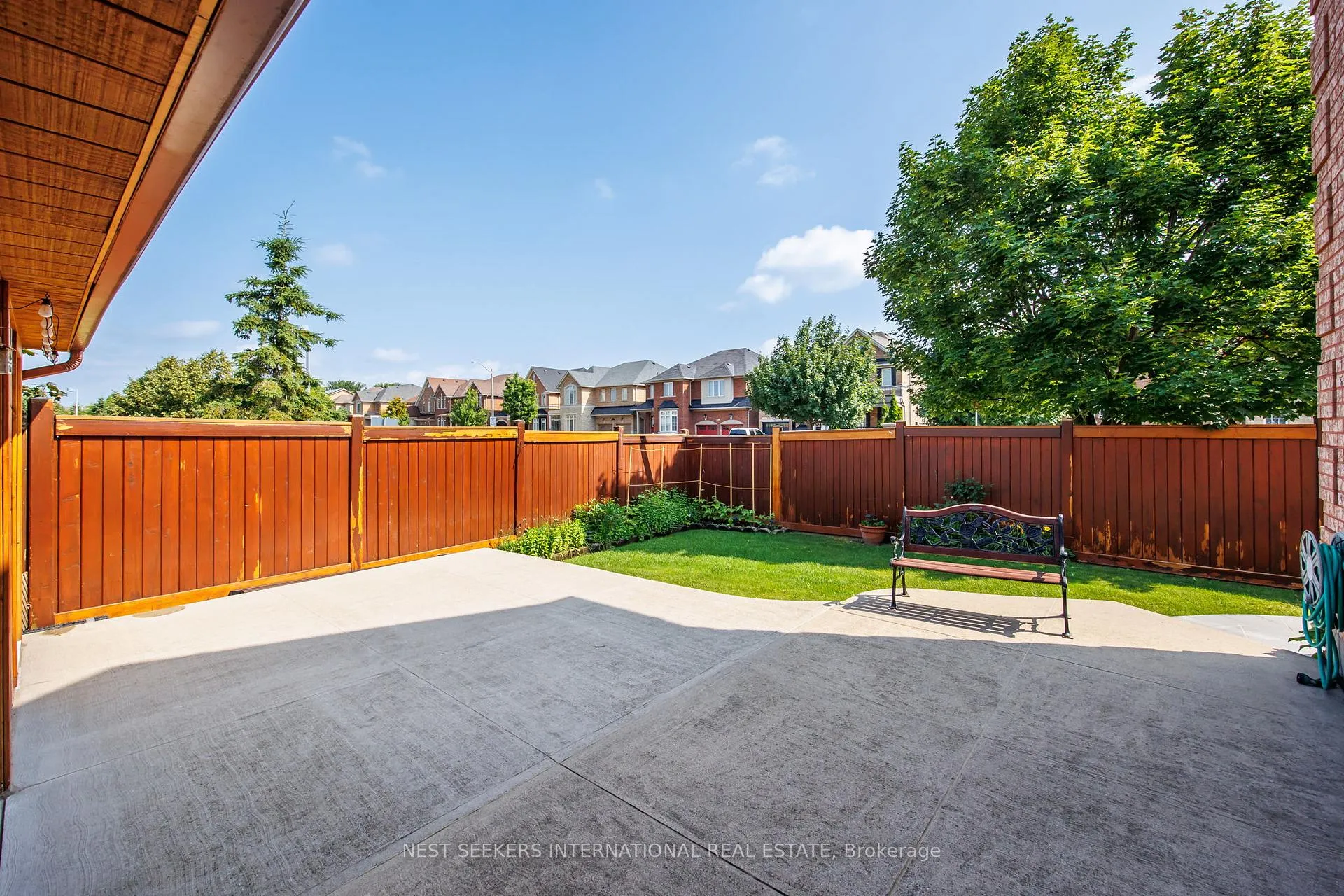 Photo 38 of 422 Fernforest Drive, Brampton, Sandringham-Wellington — HOMEH