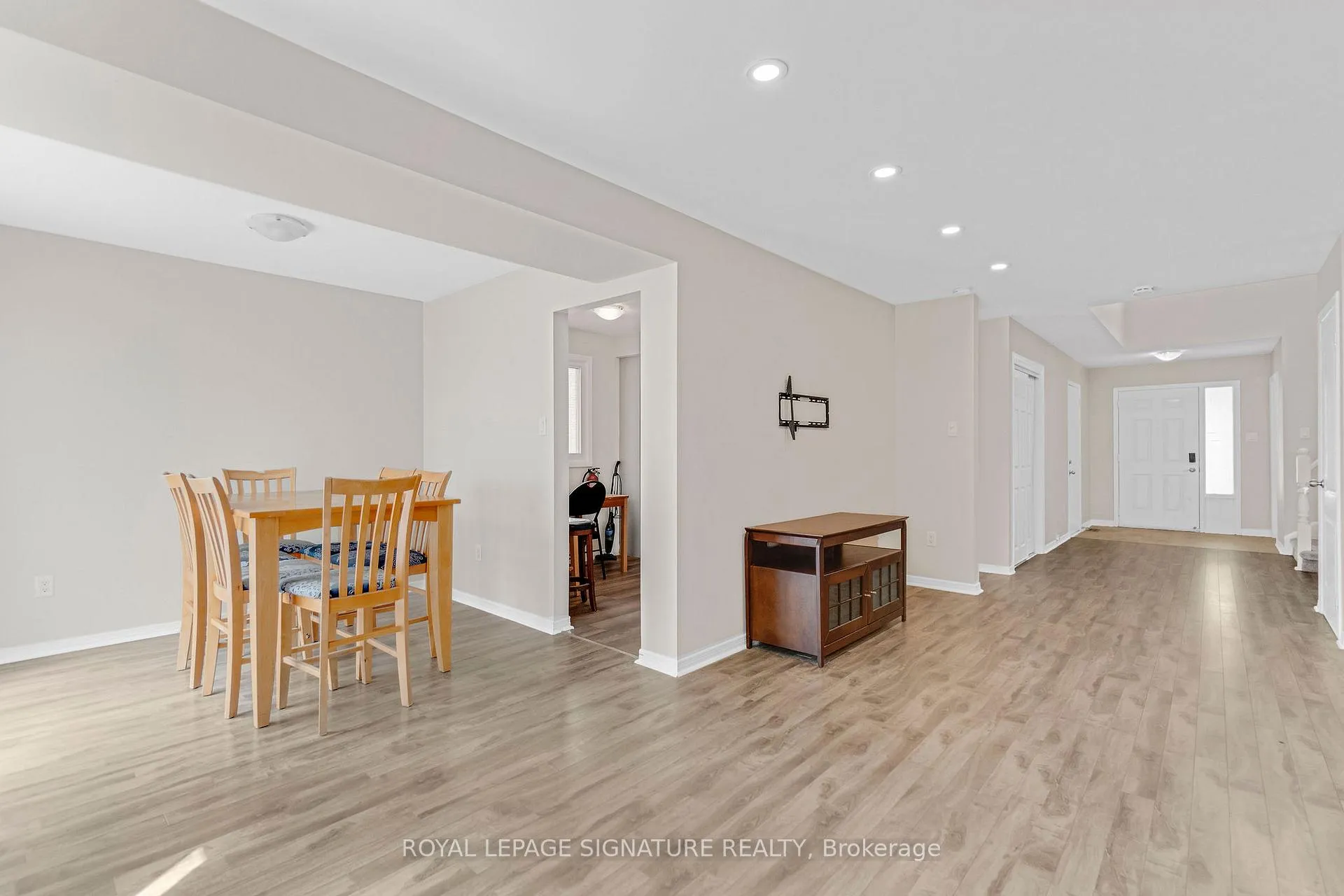 Photo 10 of 42 Baxter Crescent, Thorold, Confederation Heights — HOMEH