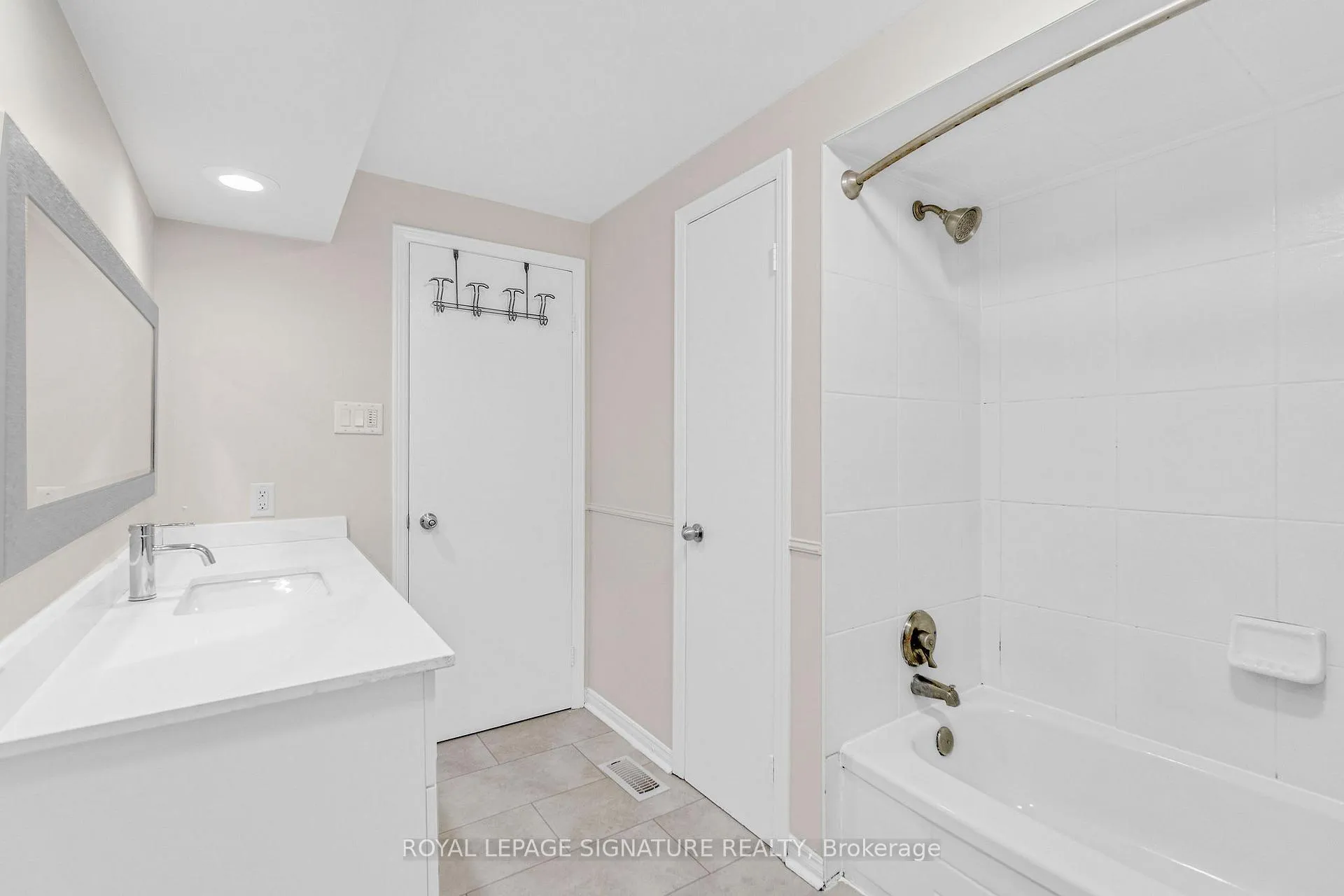 Photo 30 of 42 Baxter Crescent, Thorold, Confederation Heights — HOMEH