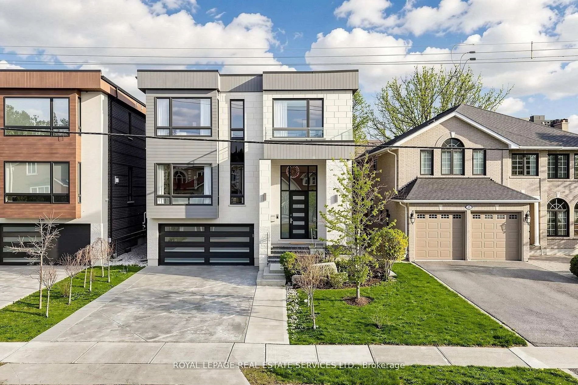 Photo 2 of 203 Crestwood Road, Vaughan, Crestwood-Springfarm-Yorkhill — HOMEH