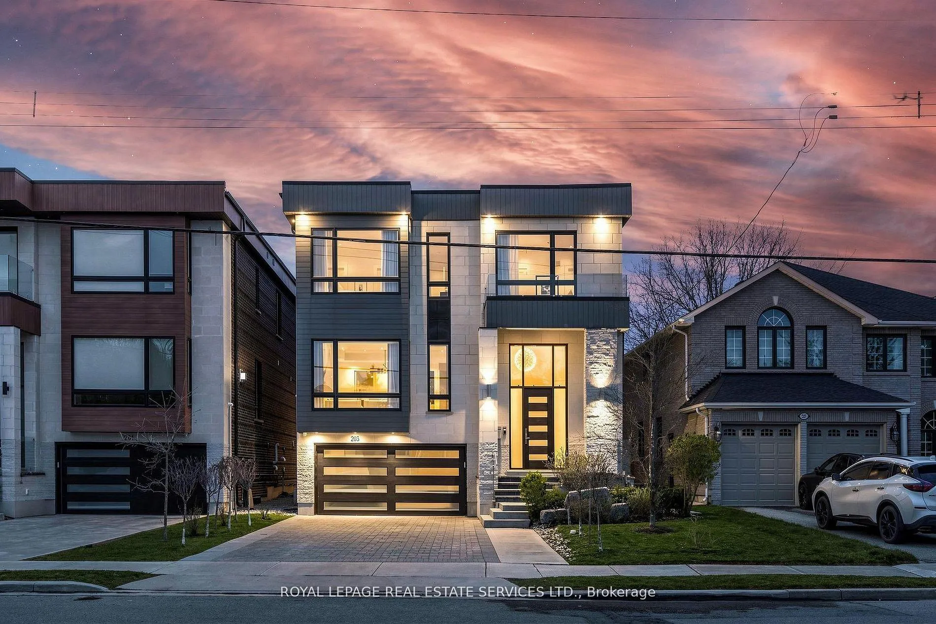 Photo 3 of 203 Crestwood Road, Vaughan, Crestwood-Springfarm-Yorkhill — HOMEH
