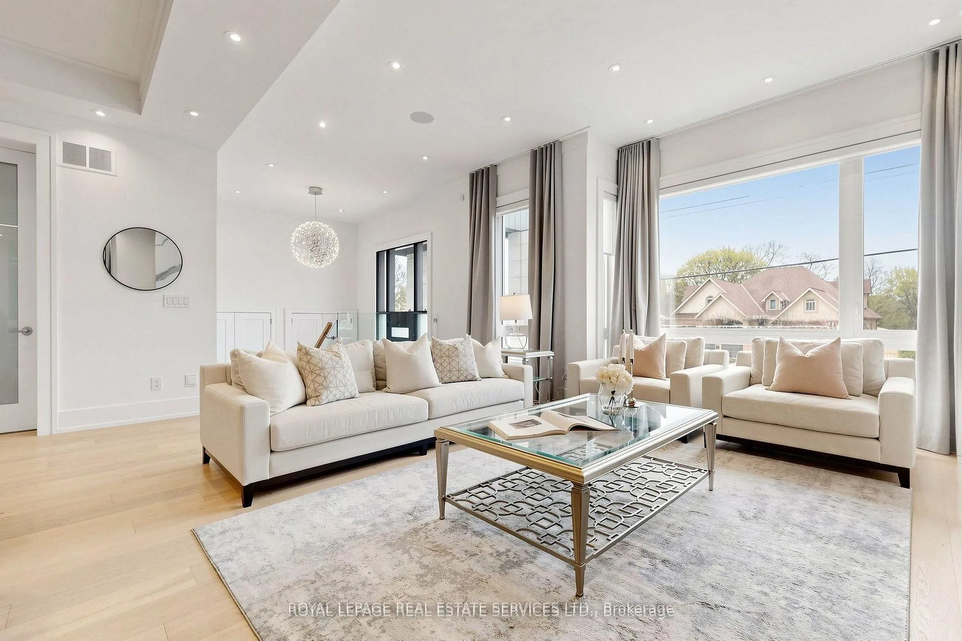 Photo 8 of 203 Crestwood Road, Vaughan, Crestwood-Springfarm-Yorkhill — HOMEH