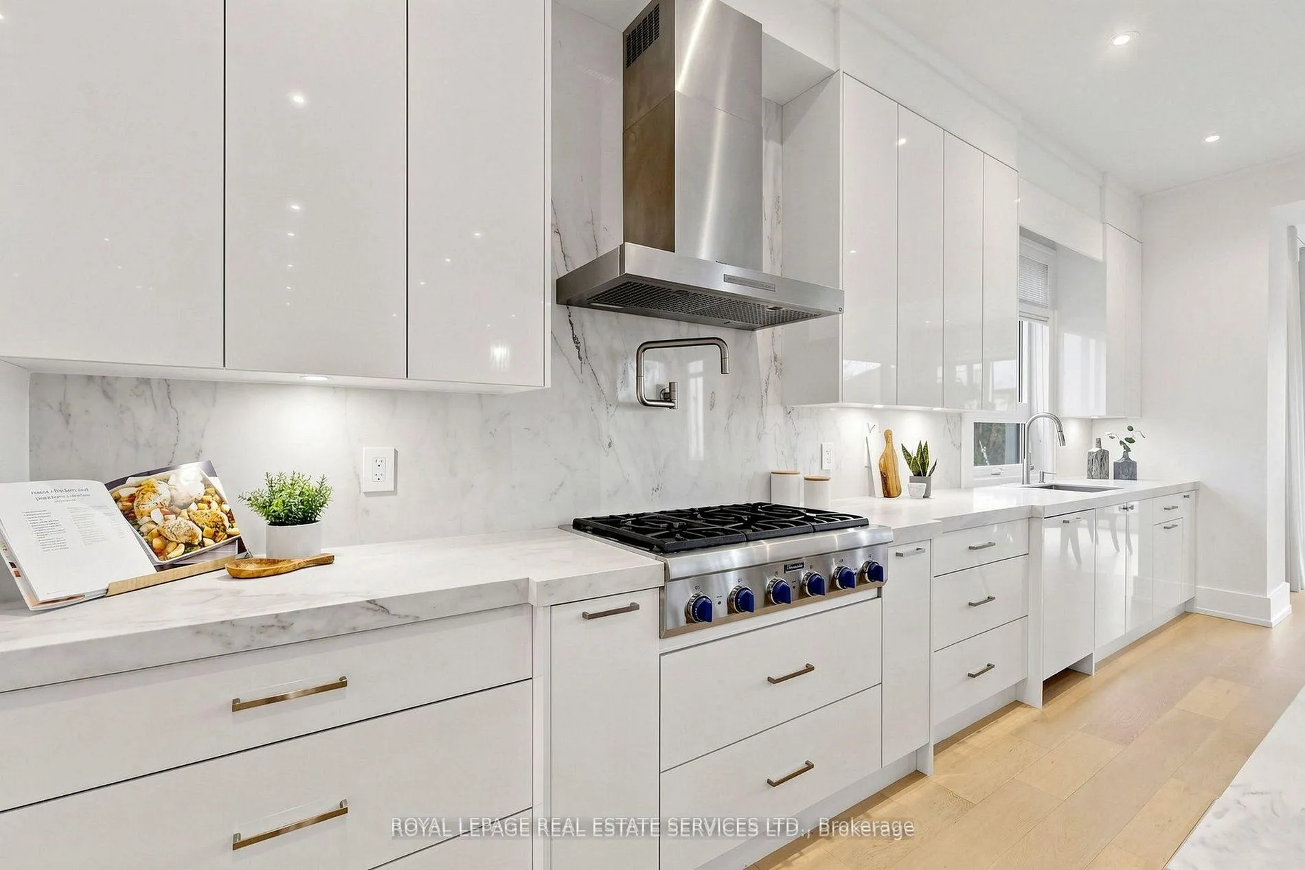 Photo 15 of 203 Crestwood Road, Vaughan, Crestwood-Springfarm-Yorkhill — HOMEH
