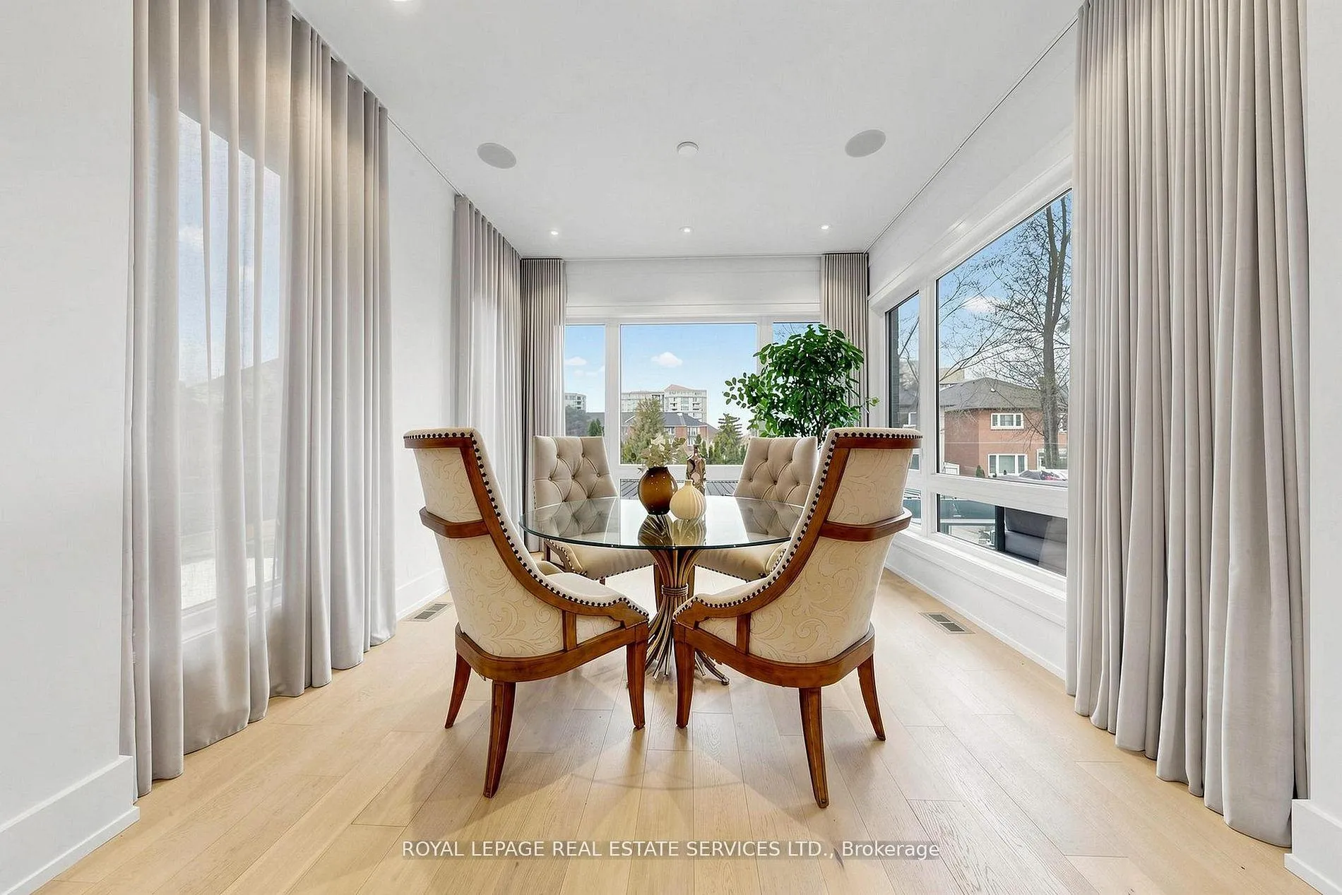 Photo 17 of 203 Crestwood Road, Vaughan, Crestwood-Springfarm-Yorkhill — HOMEH