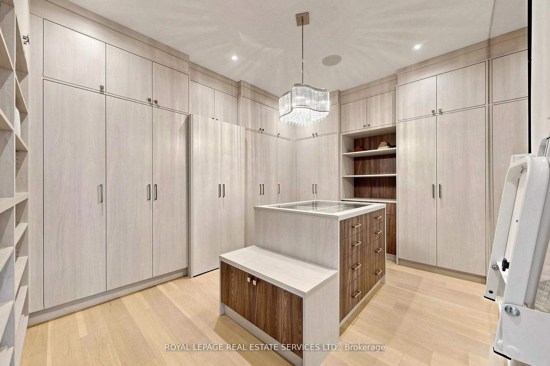 Photo 27 of 203 Crestwood Road, Vaughan, Crestwood-Springfarm-Yorkhill — HOMEH