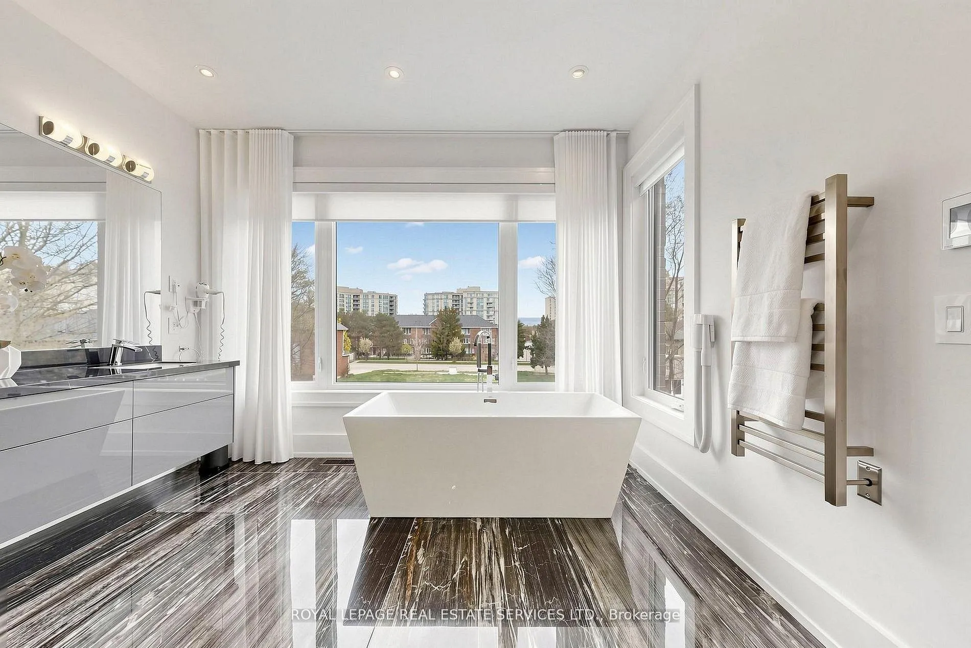 Photo 28 of 203 Crestwood Road, Vaughan, Crestwood-Springfarm-Yorkhill — HOMEH