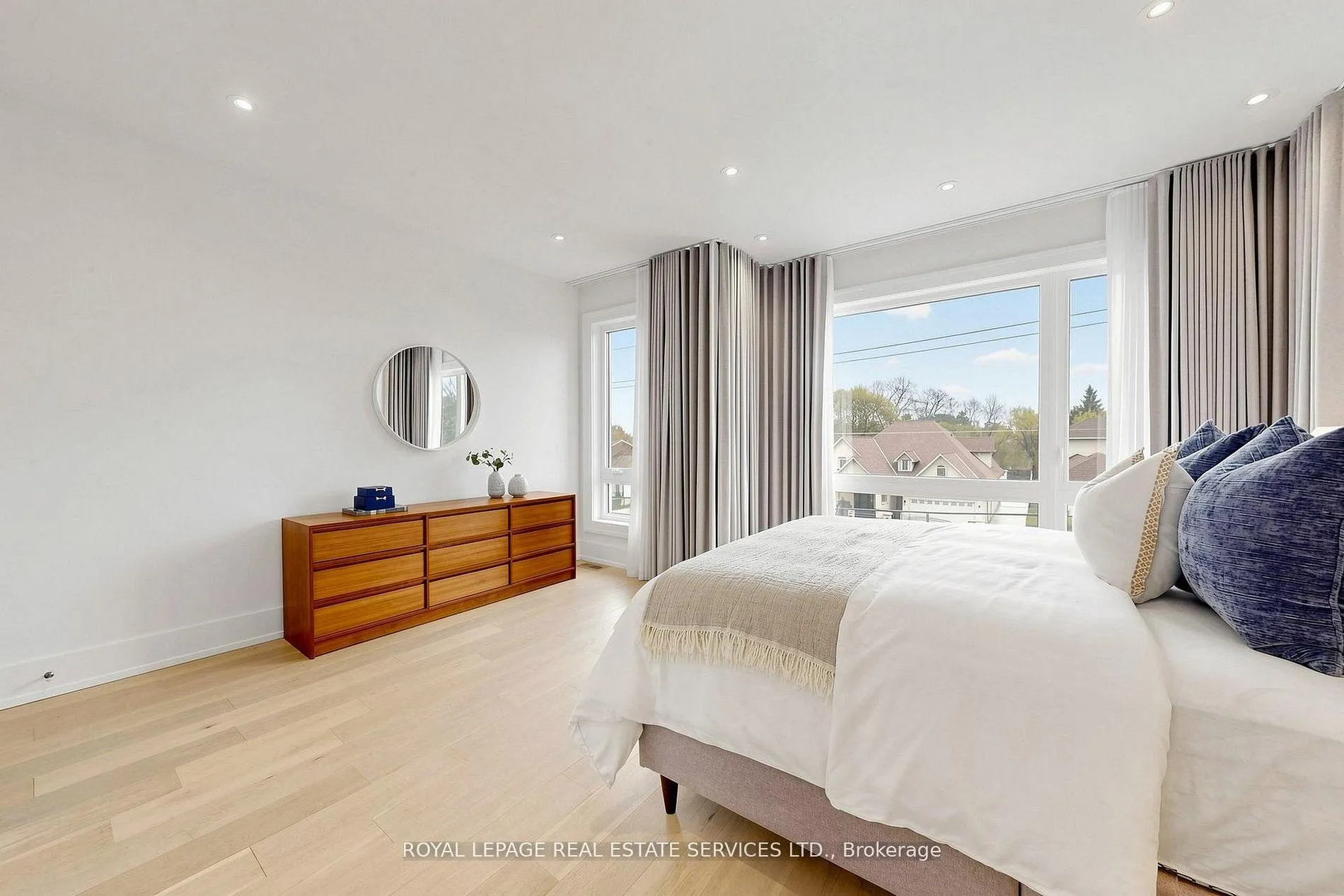 Photo 31 of 203 Crestwood Road, Vaughan, Crestwood-Springfarm-Yorkhill — HOMEH