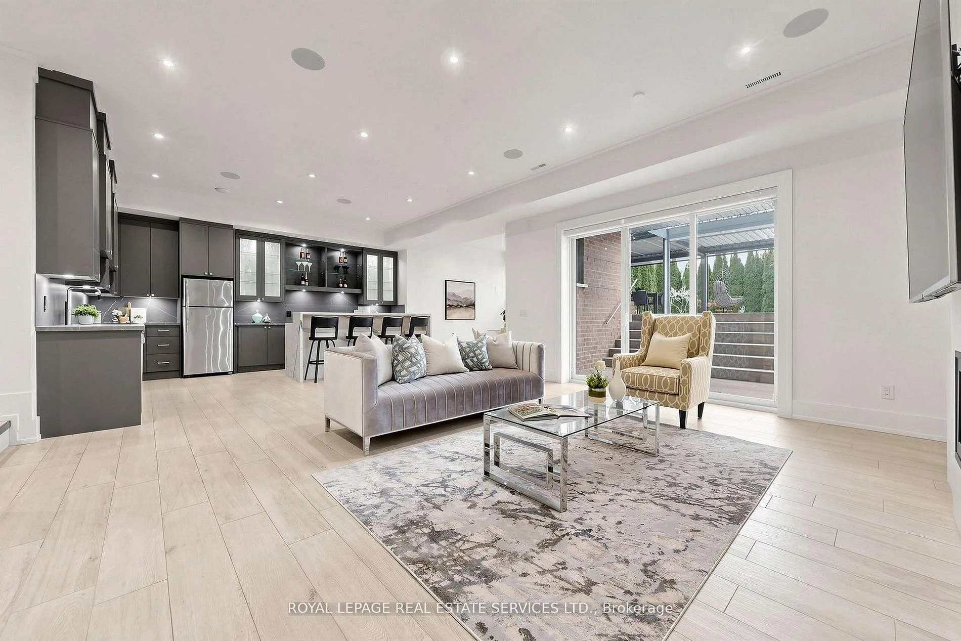 Photo 38 of 203 Crestwood Road, Vaughan, Crestwood-Springfarm-Yorkhill — HOMEH