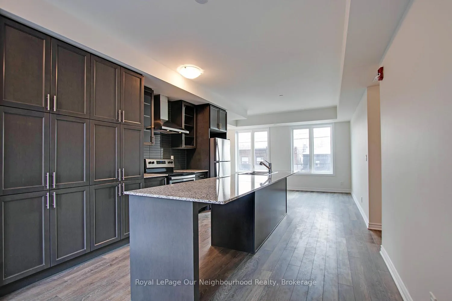 Photo 2 of Unit 12, 3580 Lakeshore Boulevard, Etobicoke, Long Branch — HOMEH