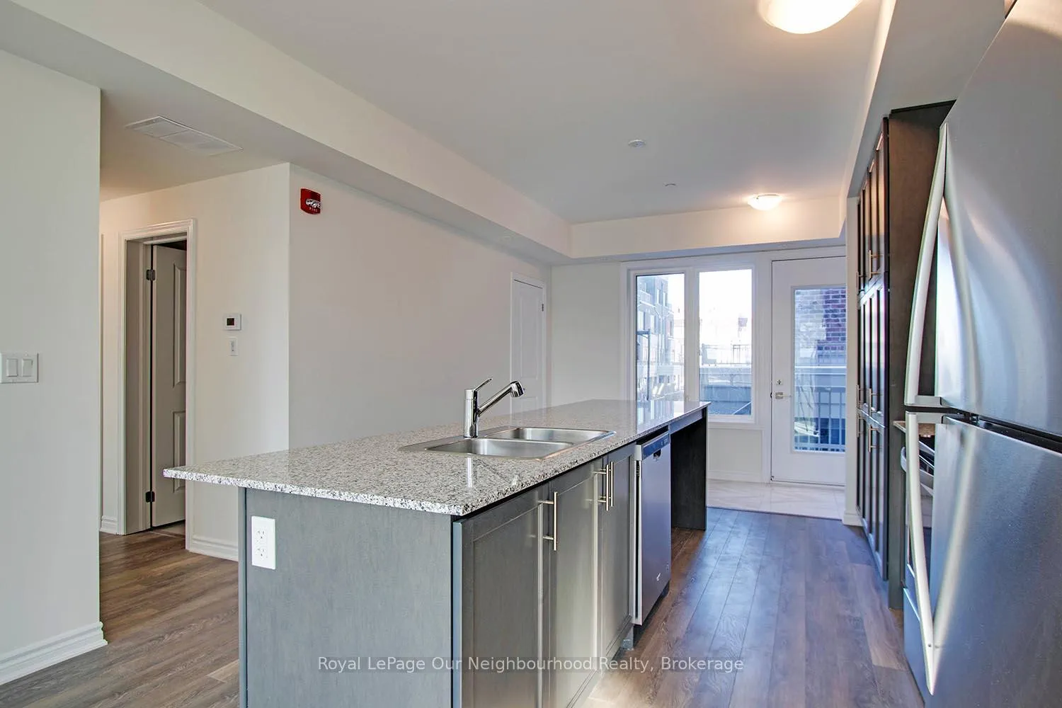 Photo 3 of Unit 12, 3580 Lakeshore Boulevard, Etobicoke, Long Branch — HOMEH