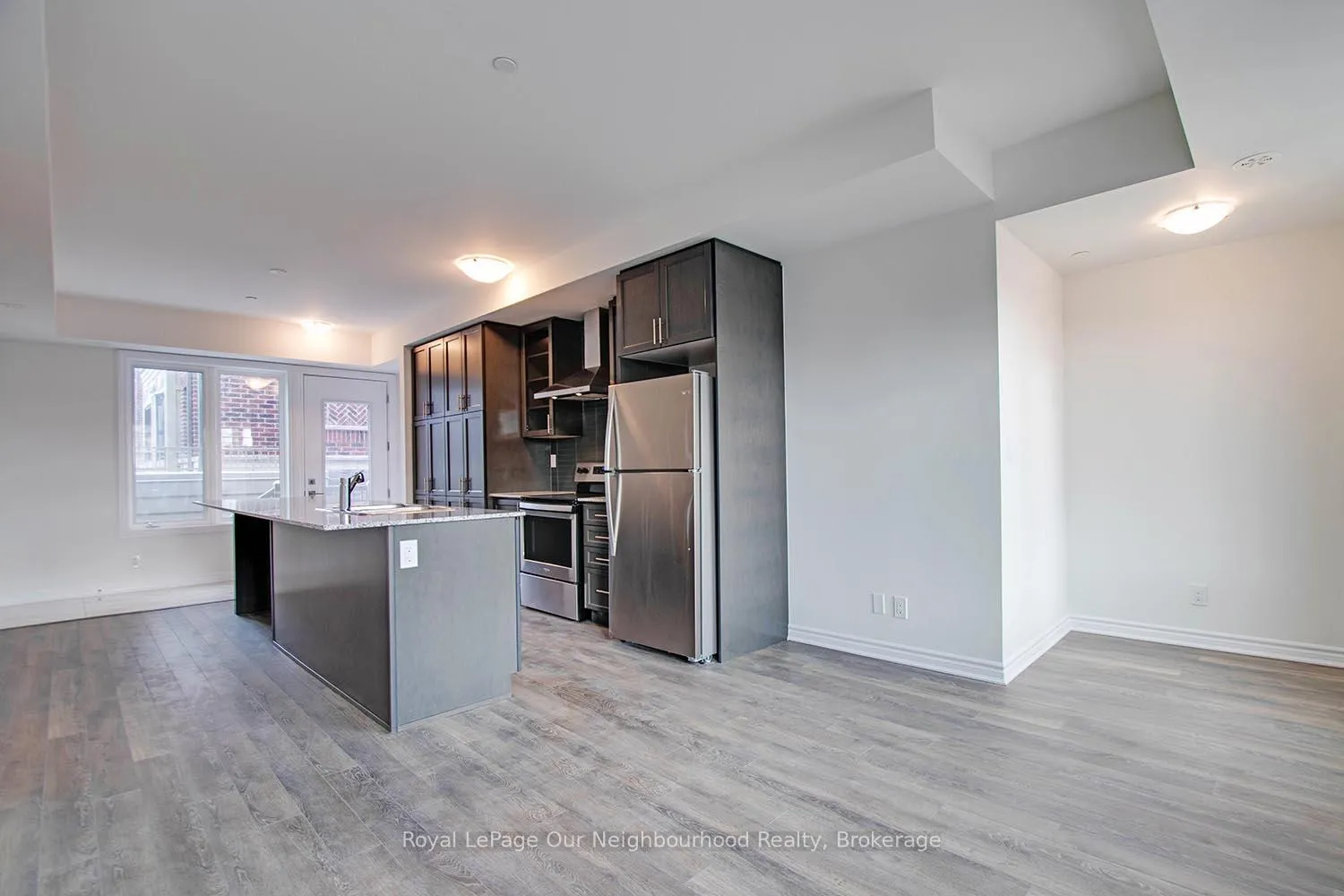 Photo 4 of Unit 12, 3580 Lakeshore Boulevard, Etobicoke, Long Branch — HOMEH