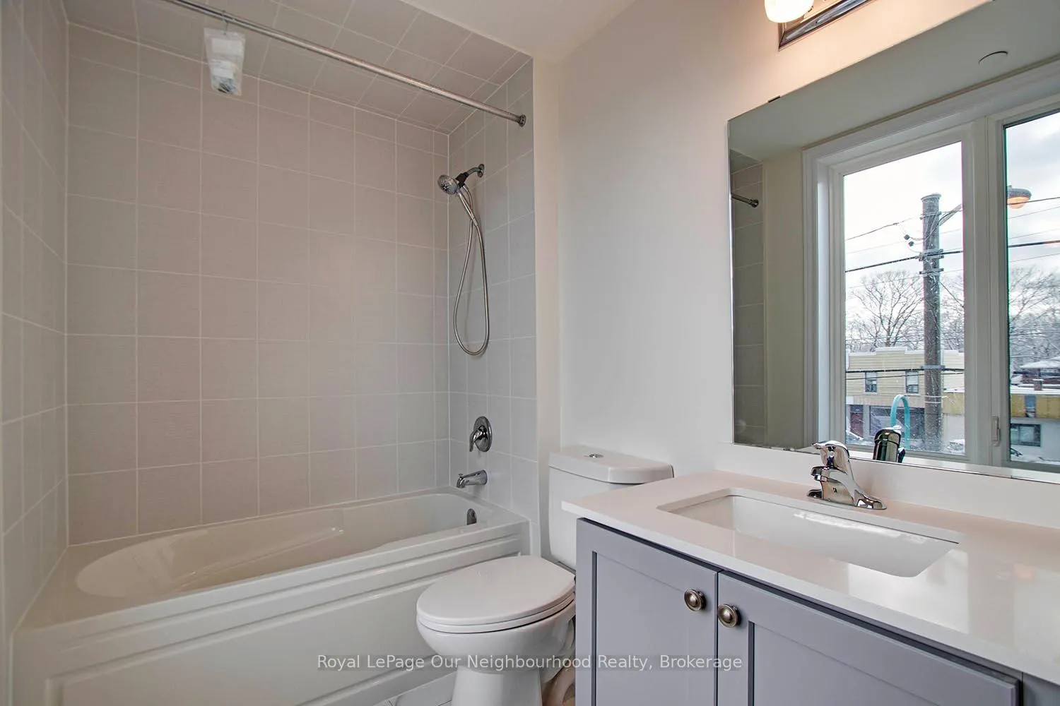 Photo 9 of Unit 12, 3580 Lakeshore Boulevard, Etobicoke, Long Branch — HOMEH