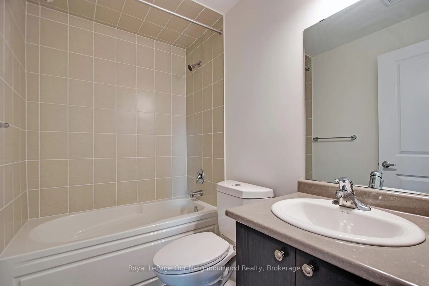 Photo 10 of Unit 12, 3580 Lakeshore Boulevard, Etobicoke, Long Branch — HOMEH