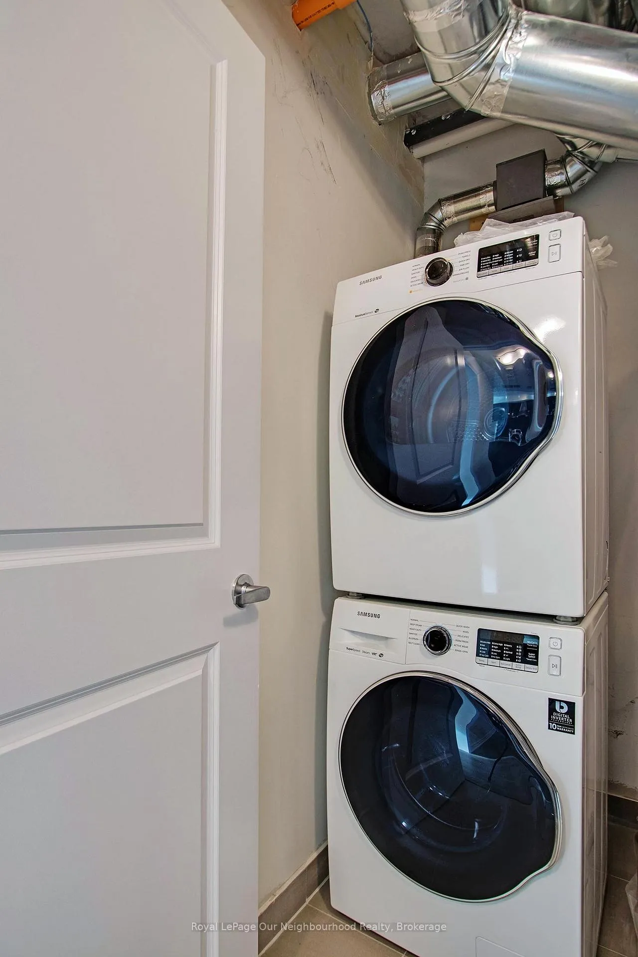 Photo 11 of Unit 12, 3580 Lakeshore Boulevard, Etobicoke, Long Branch — HOMEH