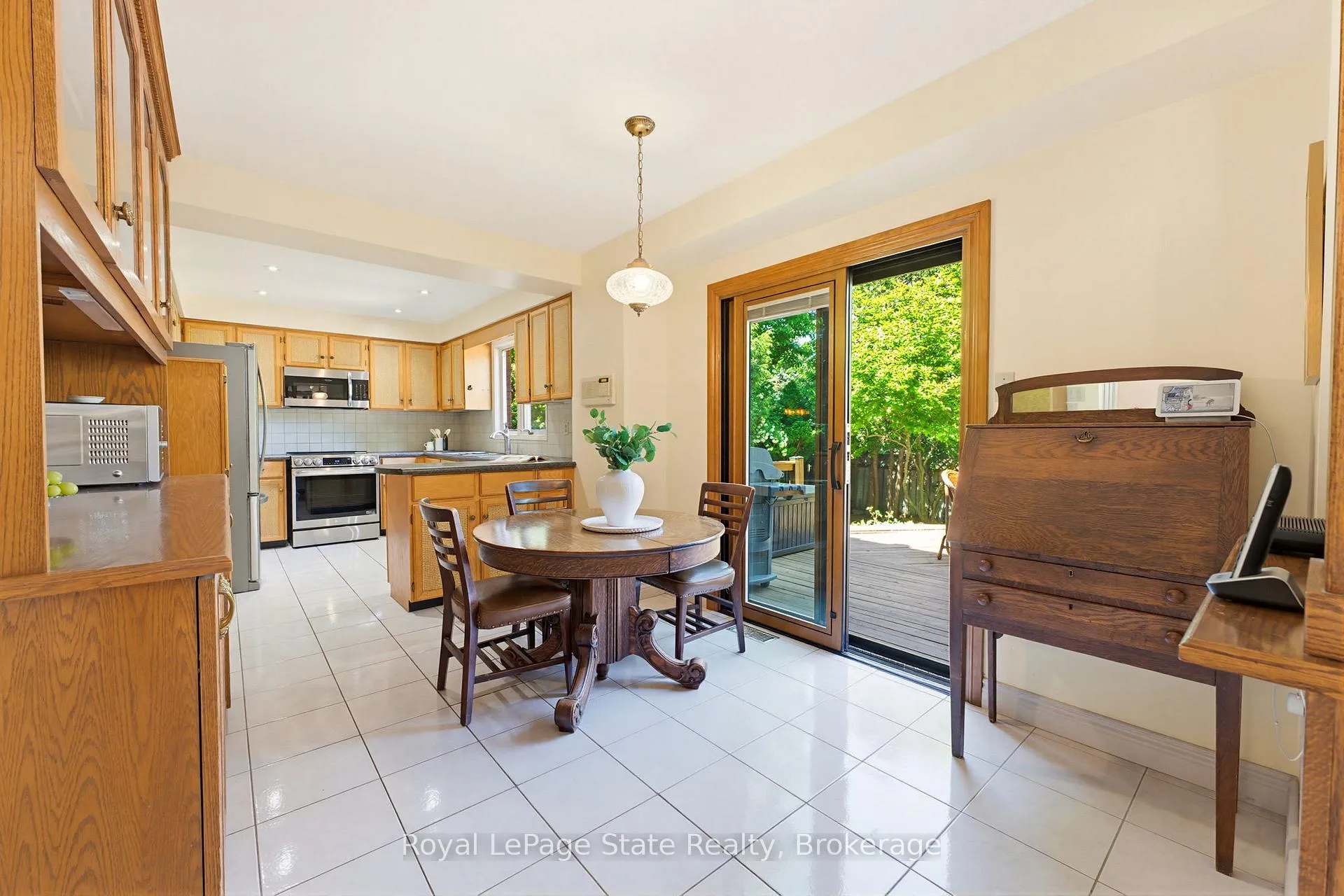 Photo 13 of 2155 Heidi Avenue, Burlington, Headon — HOMEH