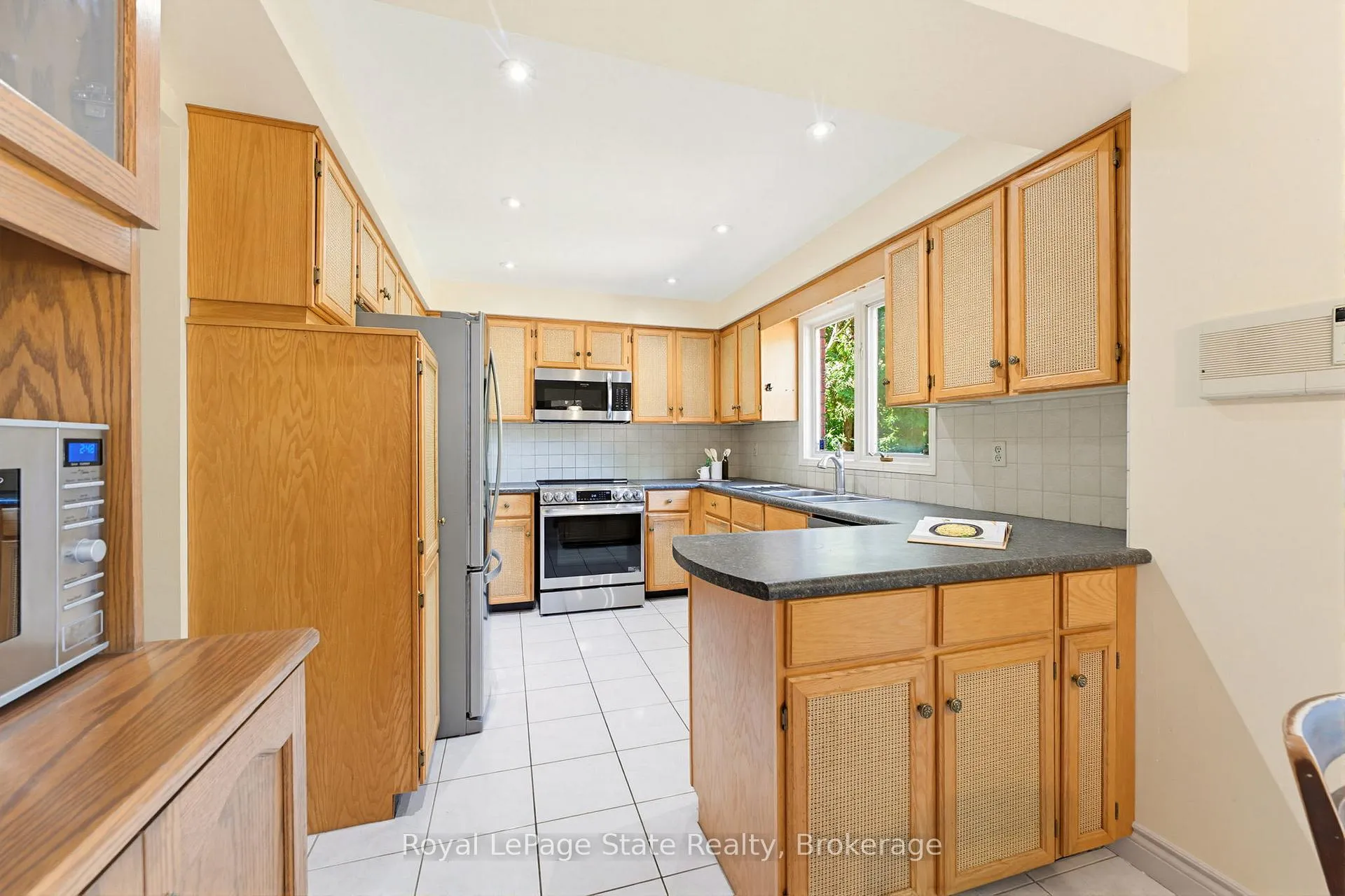 Photo 14 of 2155 Heidi Avenue, Burlington, Headon — HOMEH