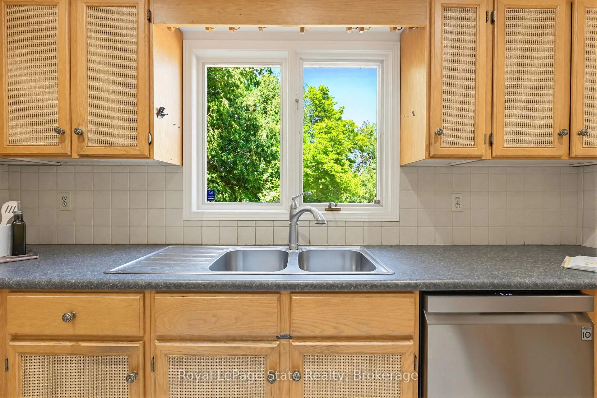 Photo 15 of 2155 Heidi Avenue, Burlington, Headon — HOMEH