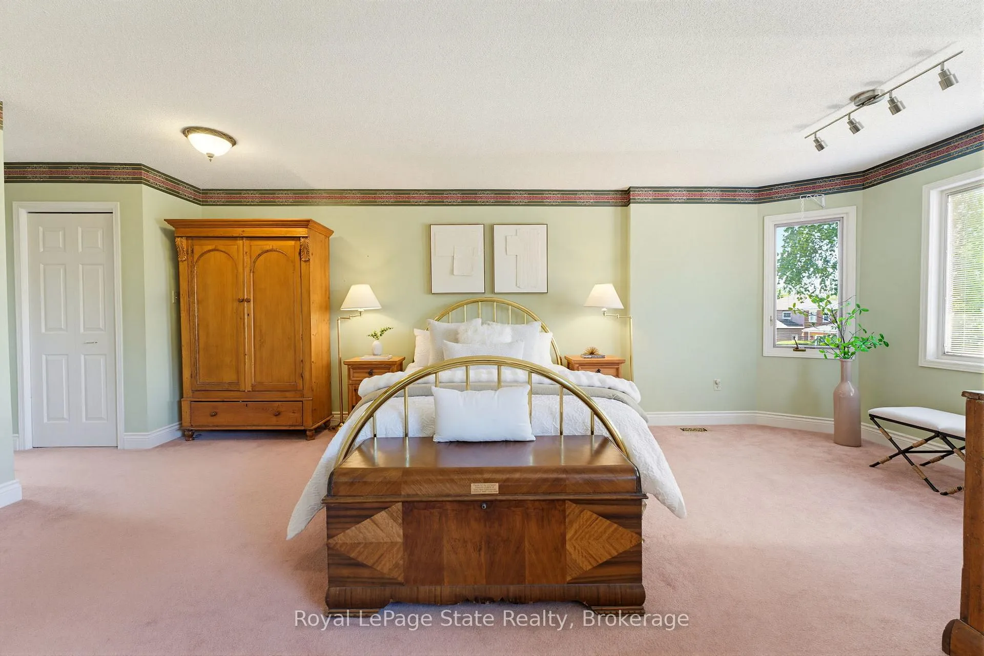 Photo 21 of 2155 Heidi Avenue, Burlington, Headon — HOMEH