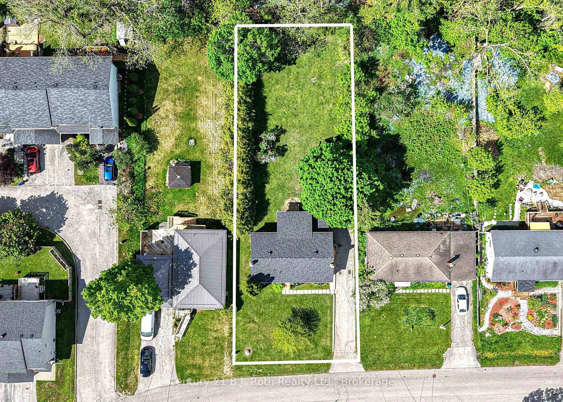 Photo 4 of 359 Millard Street, Orillia — HOMEH