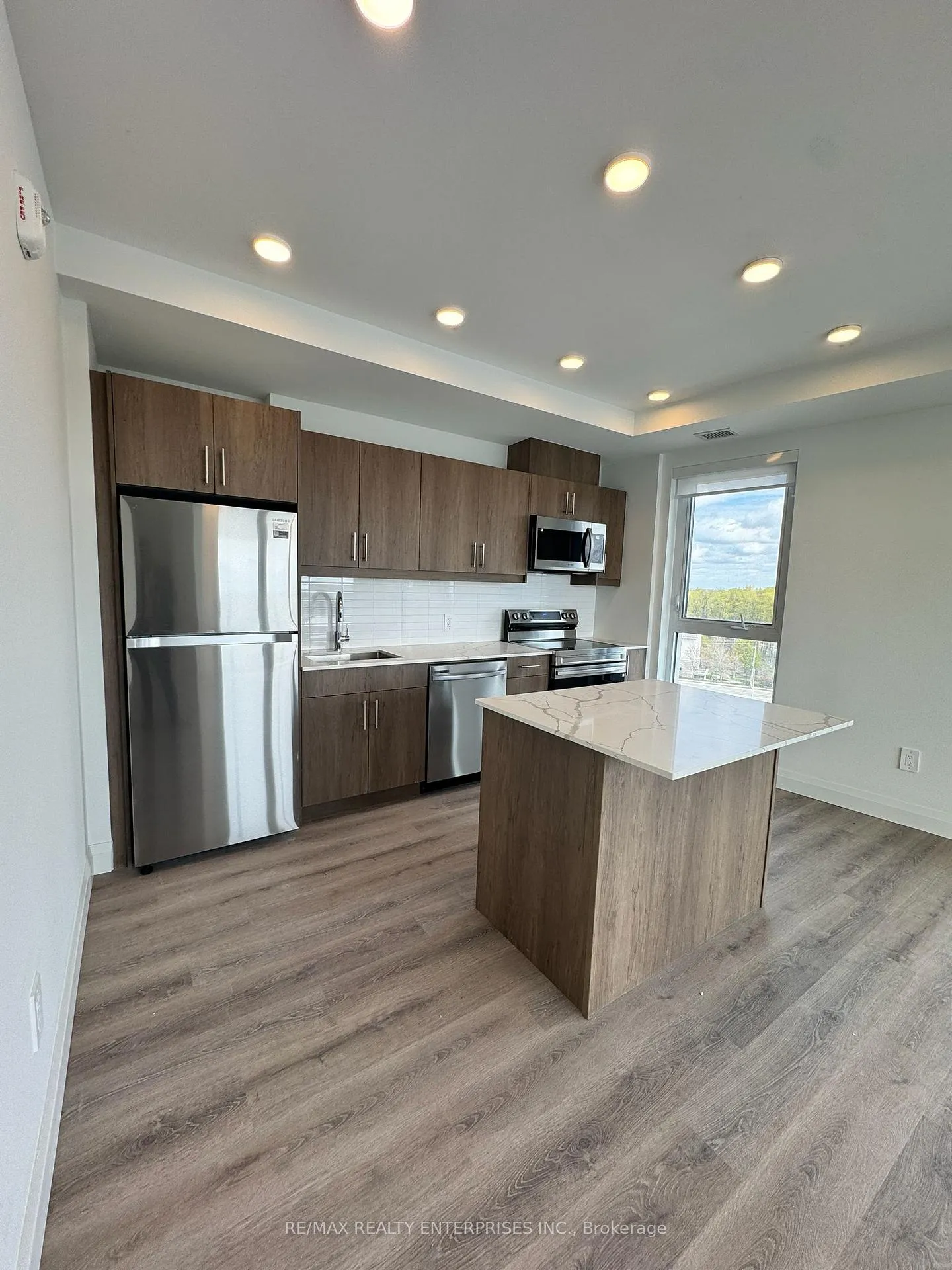 Photo 4 of Unit 803, 1333 Weber Street, Kitchener — HOMEH