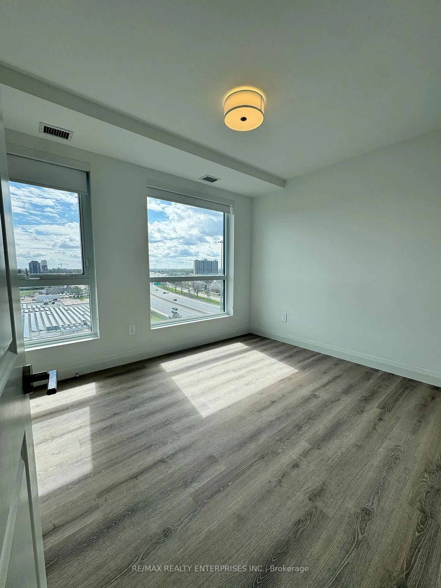 Photo 9 of Unit 803, 1333 Weber Street, Kitchener — HOMEH