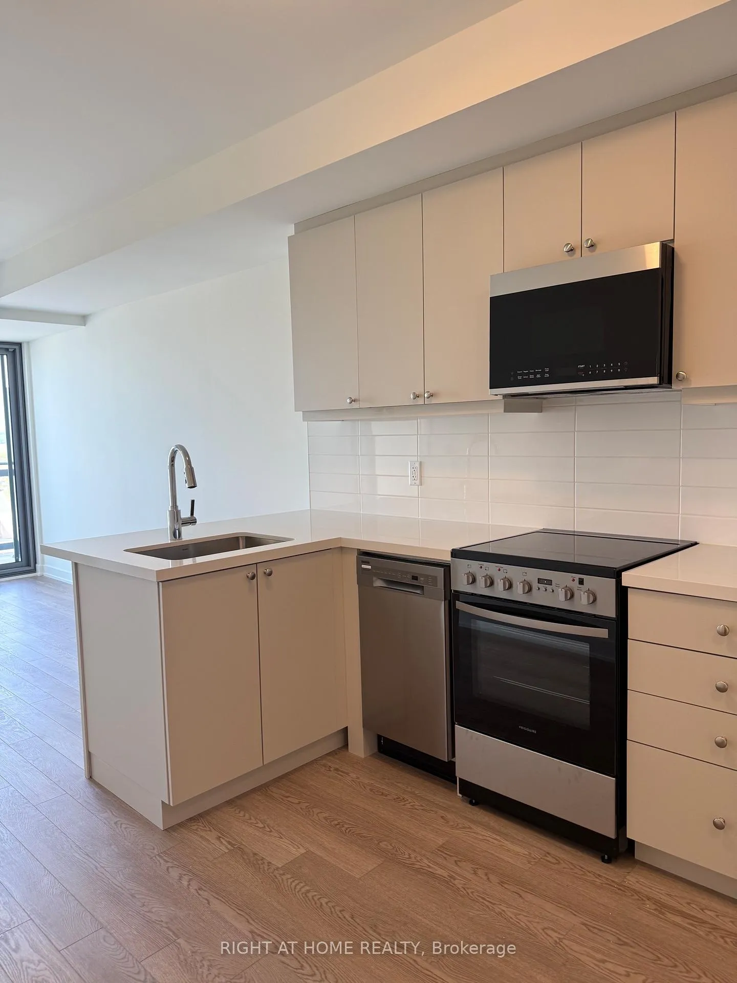 Photo 4 of Unit 1217, 51 Clarington Boulevard, Clarington, Bowmanville — HOMEH