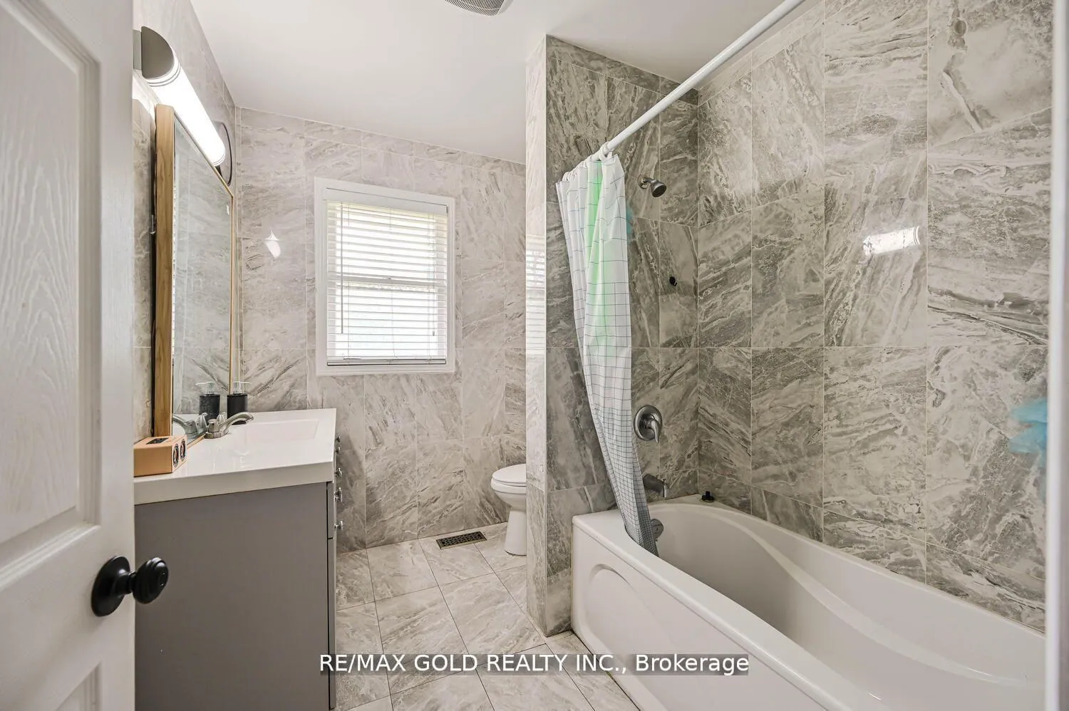 Photo 23 of 59 Marysfield Drive, Brampton, Toronto Gore Rural Estate — HOMEH