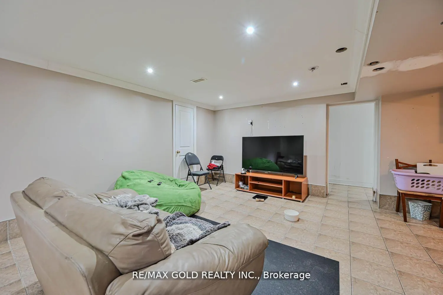 Photo 26 of 59 Marysfield Drive, Brampton, Toronto Gore Rural Estate — HOMEH