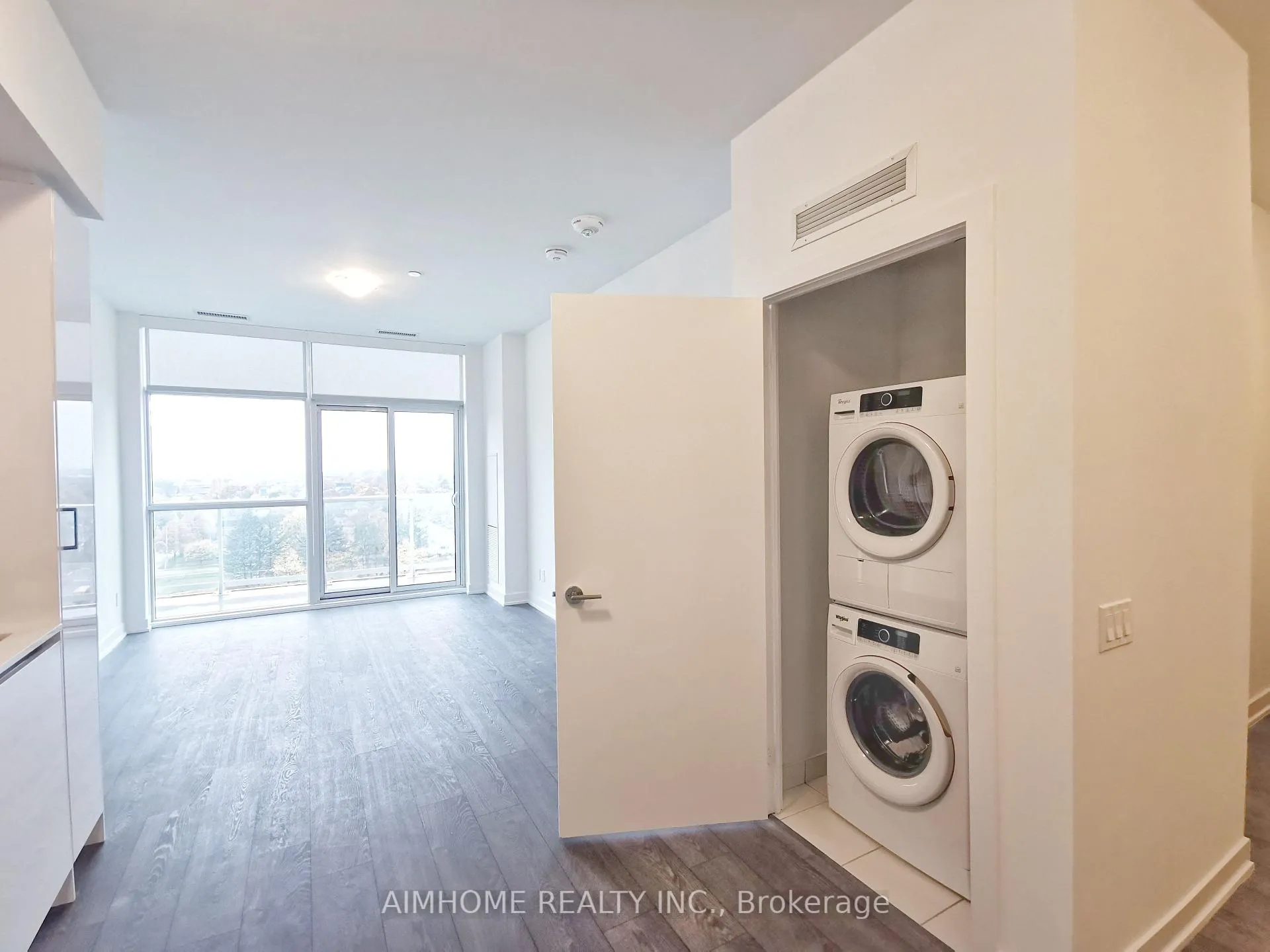 Photo 11 of Unit 619, 251 Manitoba Street, Etobicoke, Mimico — HOMEH