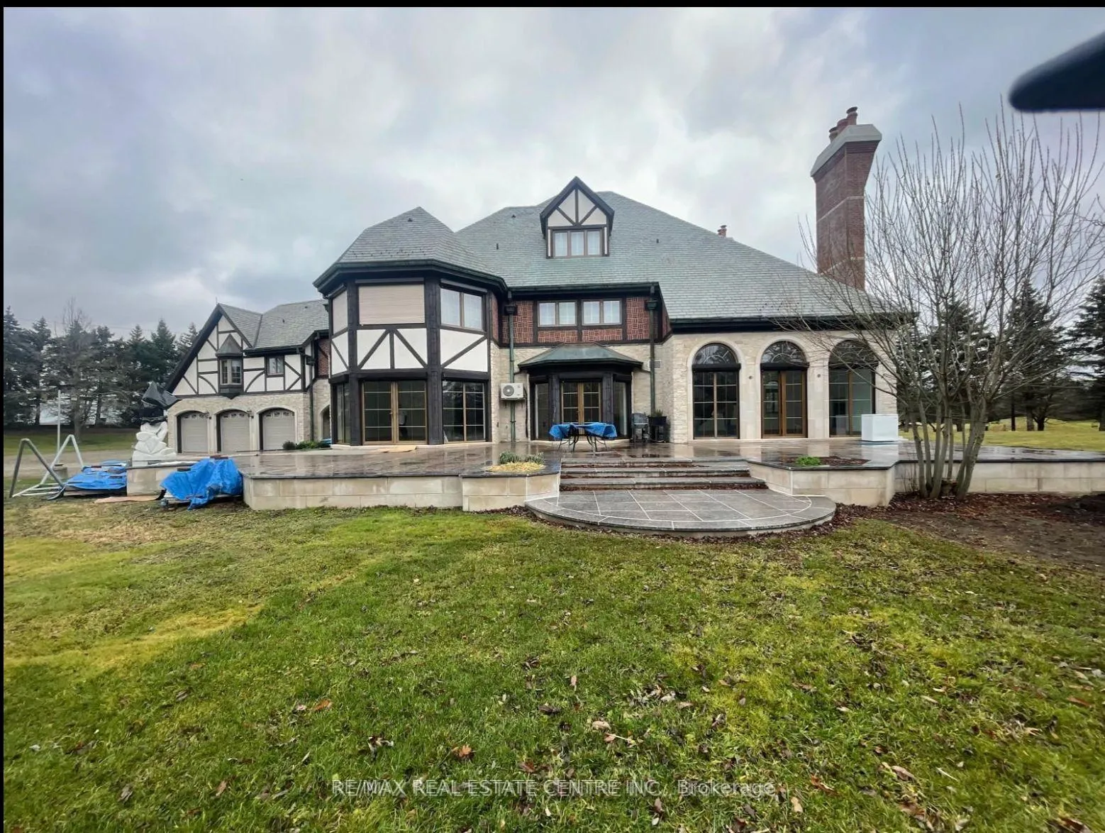 Photo 3 of 2 Edgeforest Drive, Brampton, Toronto Gore Rural Estate — HOMEH