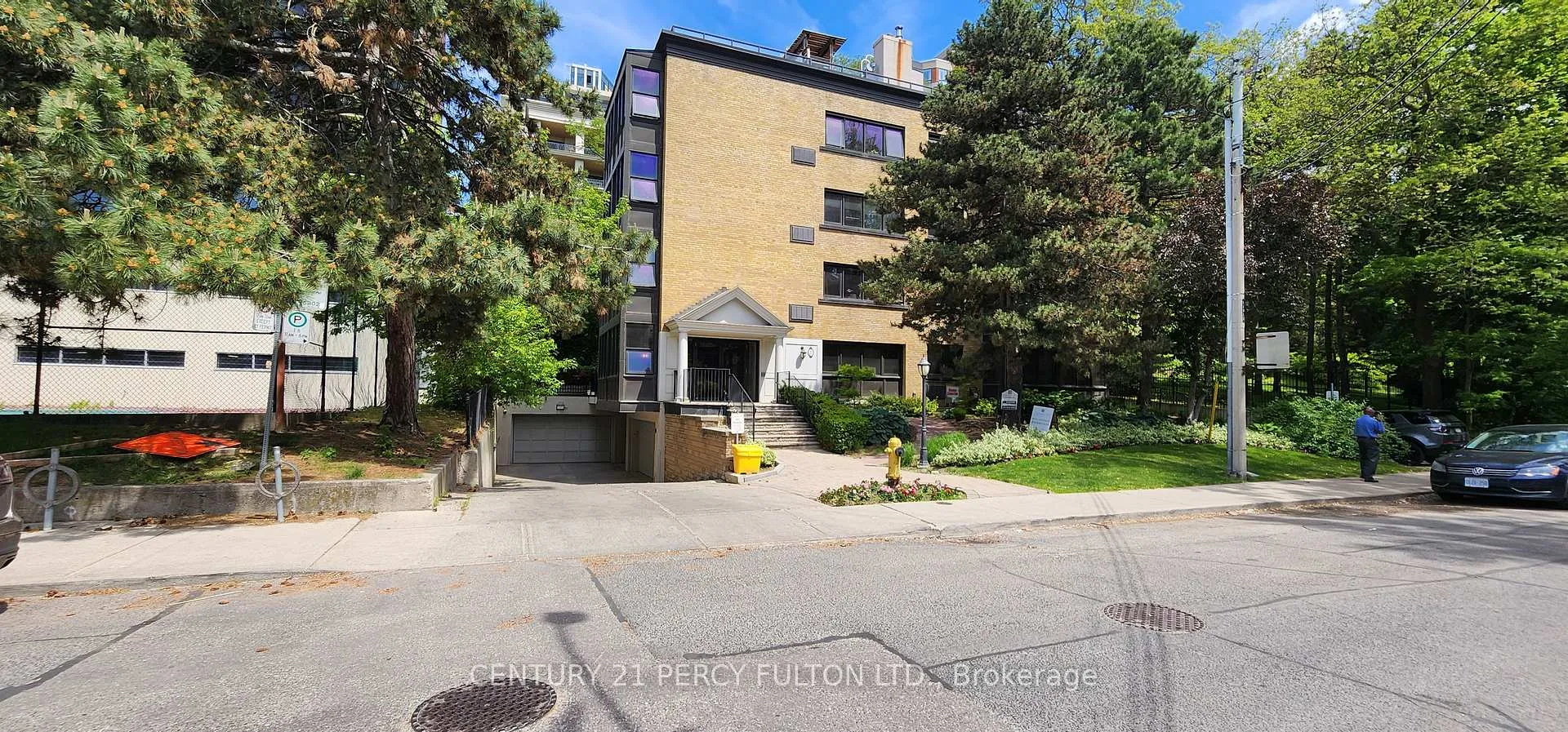 Front of Unit 405, 22 Woodlawn Avenue E