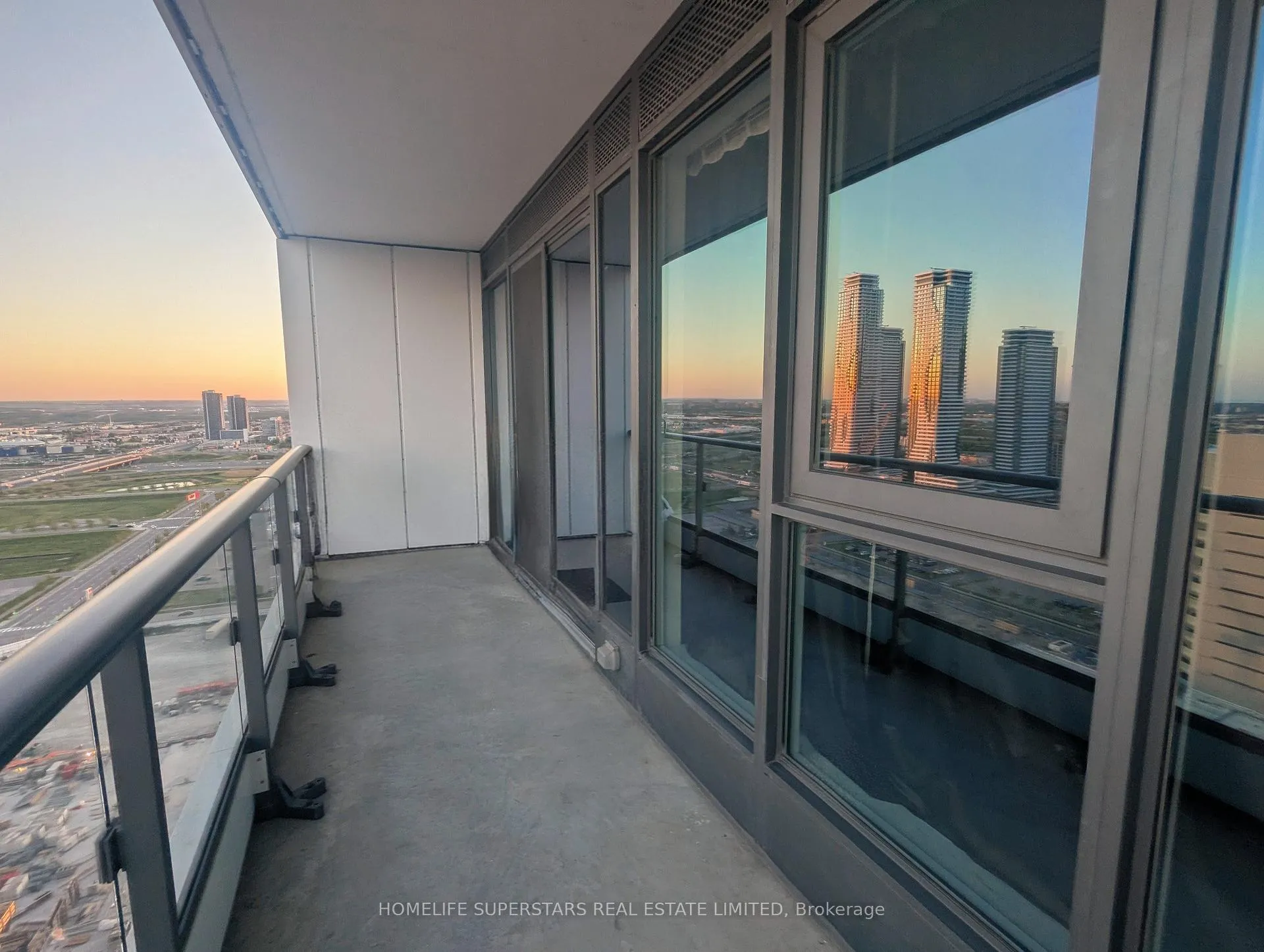 Photo 10 of Unit 3005, 5 Buttermill Avenue, Vaughan, Vaughan Corporate Centre — HOMEH