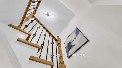 Photo 24 of 9 Ridgefield Court, Brampton, Vales of Castlemore — HOMEH