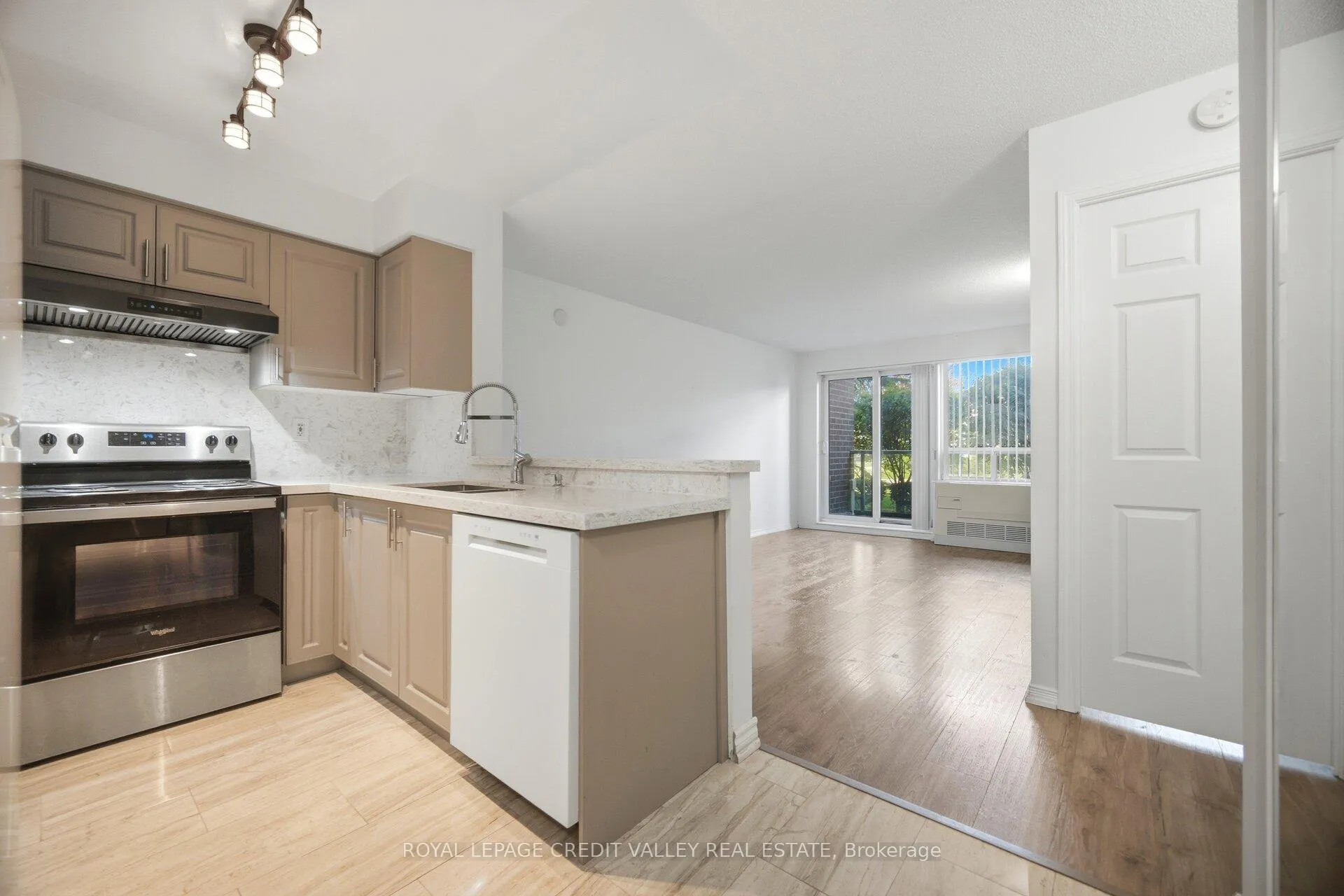 Photo 8 of Unit 108, 25 Via Rosedale, Brampton, Sandringham-Wellington — HOMEH