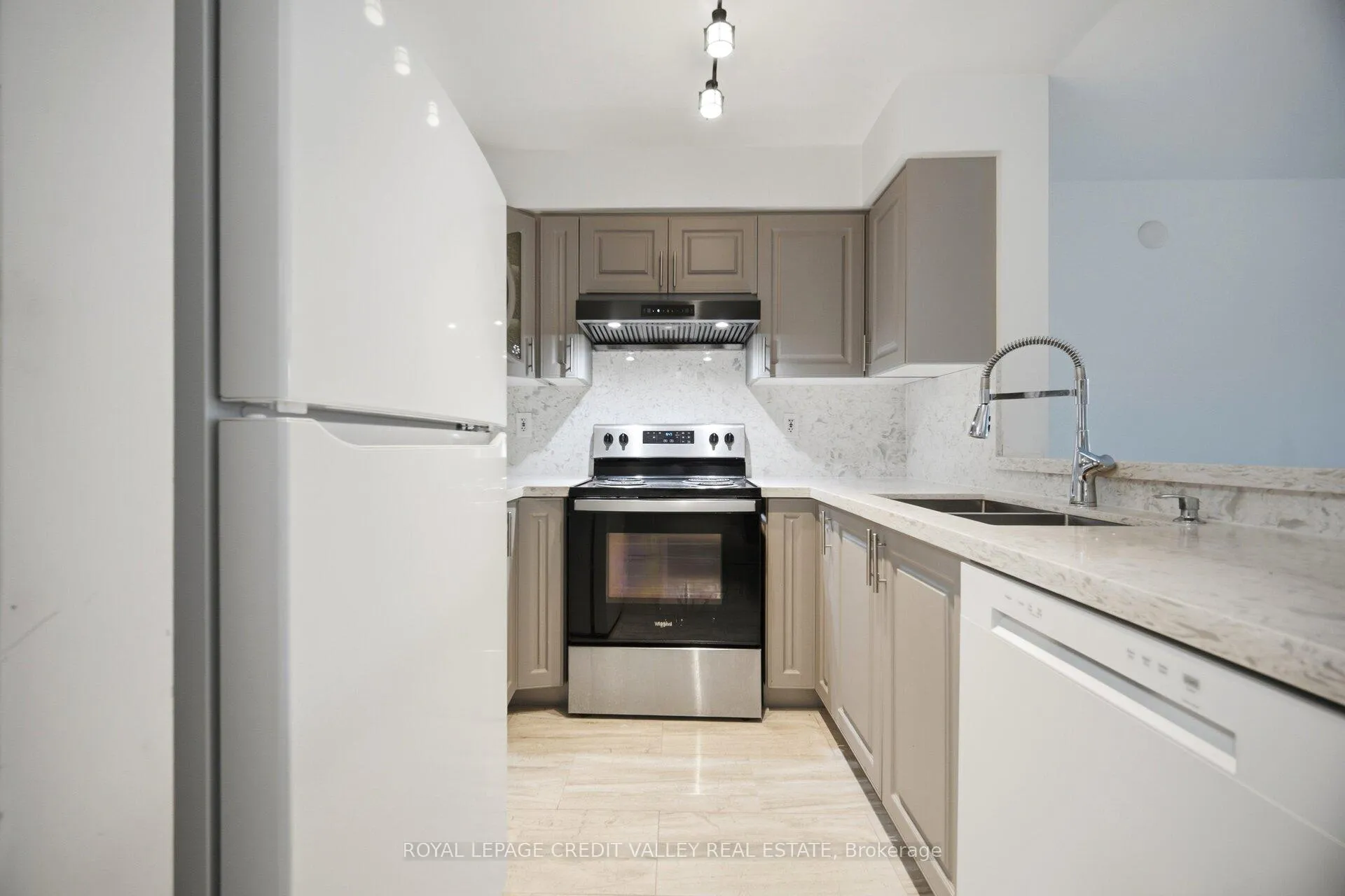 Photo 10 of Unit 108, 25 Via Rosedale, Brampton, Sandringham-Wellington — HOMEH