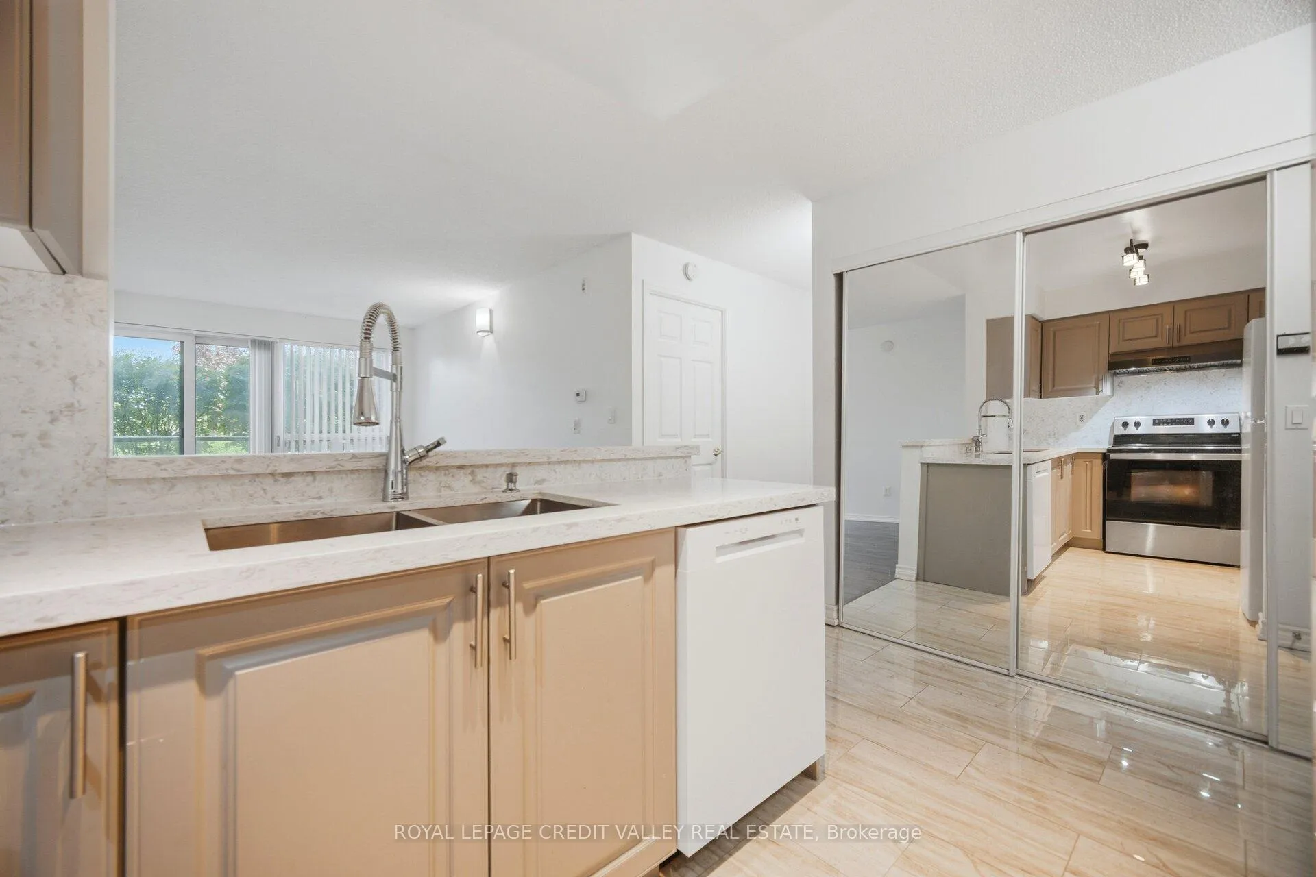 Photo 11 of Unit 108, 25 Via Rosedale, Brampton, Sandringham-Wellington — HOMEH