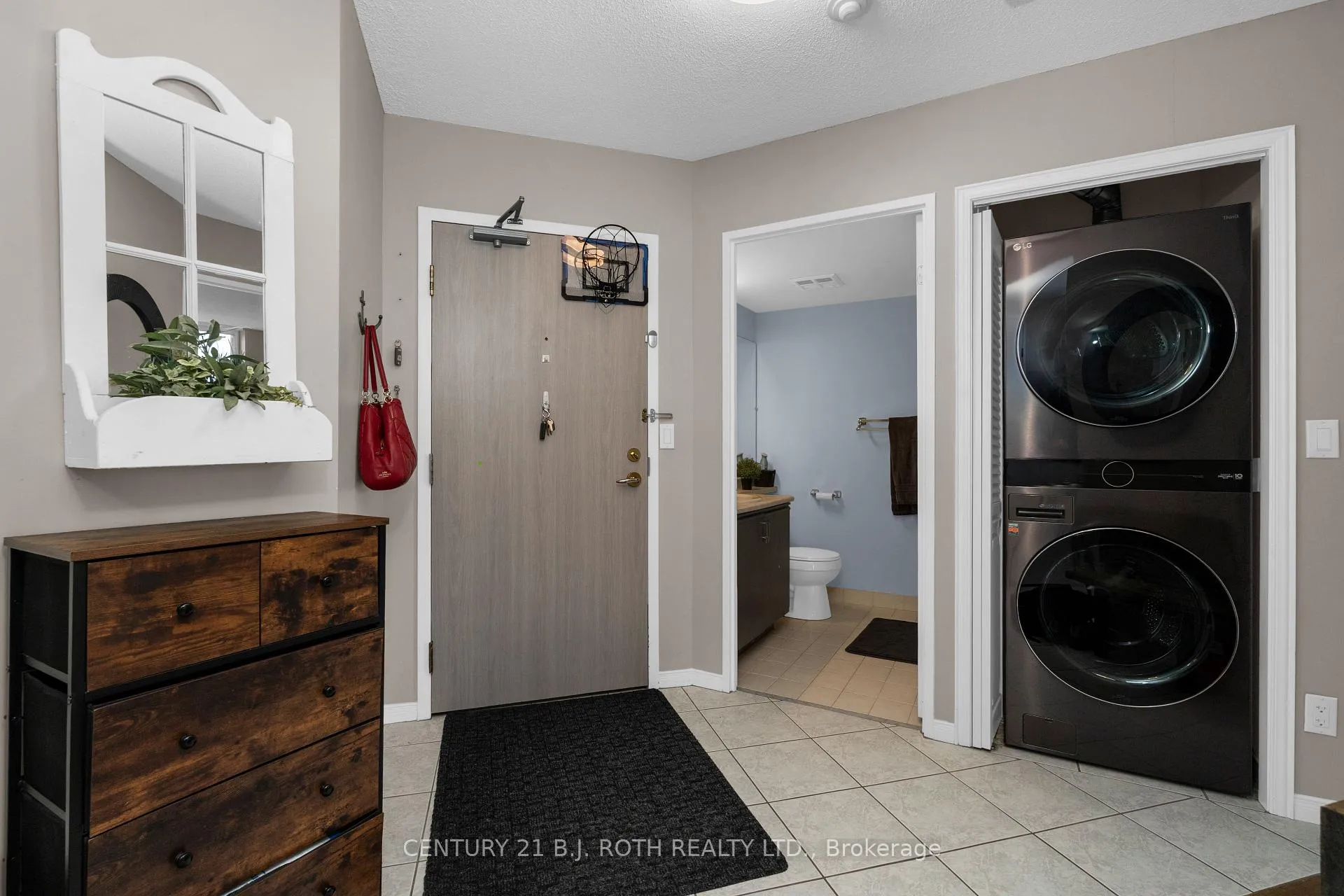 Photo 4 of Unit 807, 150 Dunlop Street E, Barrie, City Centre — HOMEH
