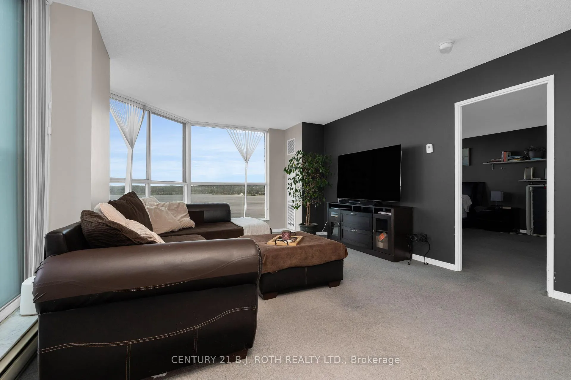 Photo 8 of Unit 807, 150 Dunlop Street E, Barrie, City Centre — HOMEH
