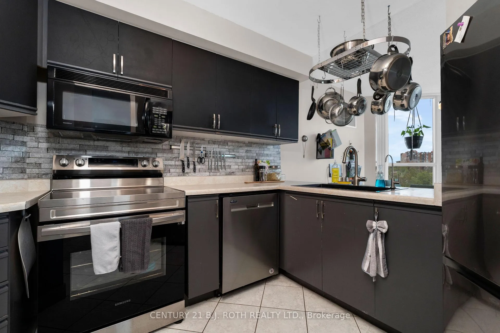 Photo 11 of Unit 807, 150 Dunlop Street E, Barrie, City Centre — HOMEH