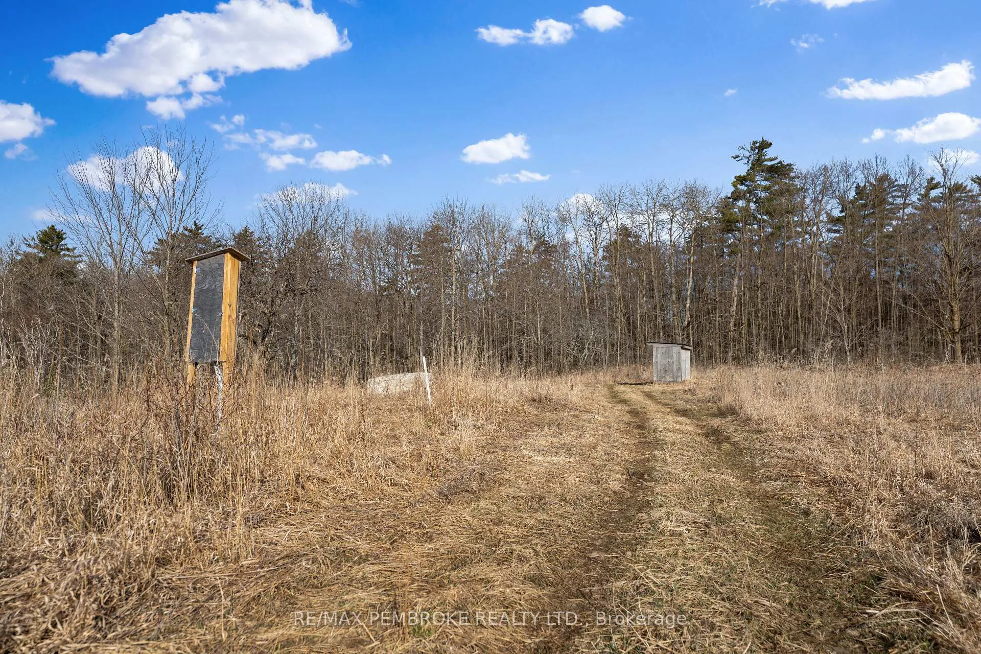 Photo 14 of 2111 Snake River Line, Laurentian Valley — HOMEH