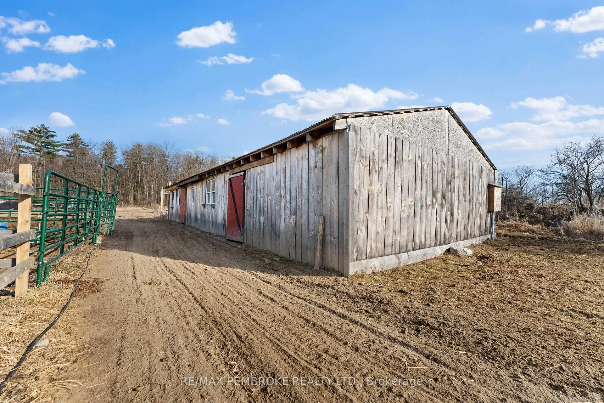 Photo 22 of 2111 Snake River Line, Laurentian Valley — HOMEH