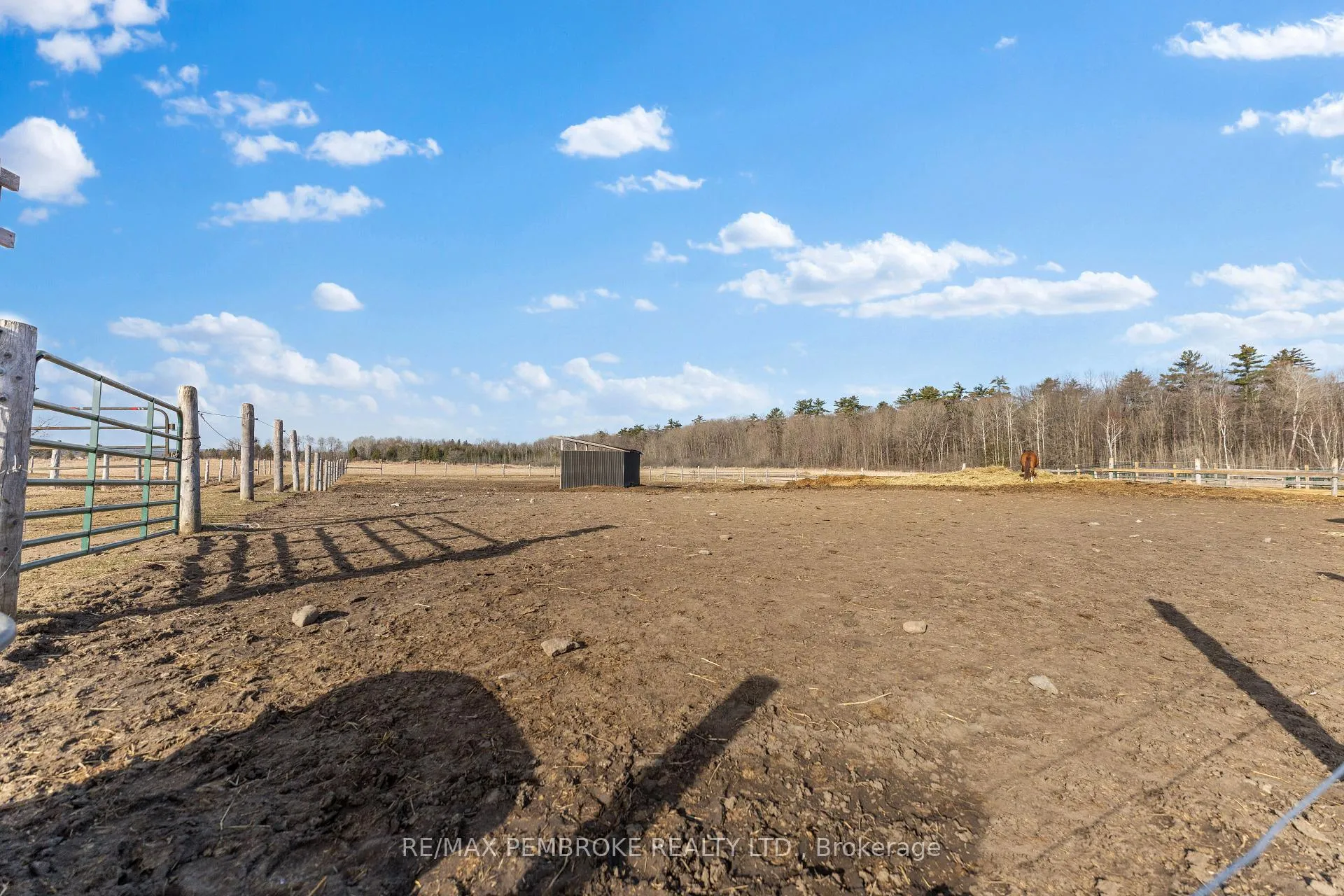 Photo 28 of 2111 Snake River Line, Laurentian Valley — HOMEH