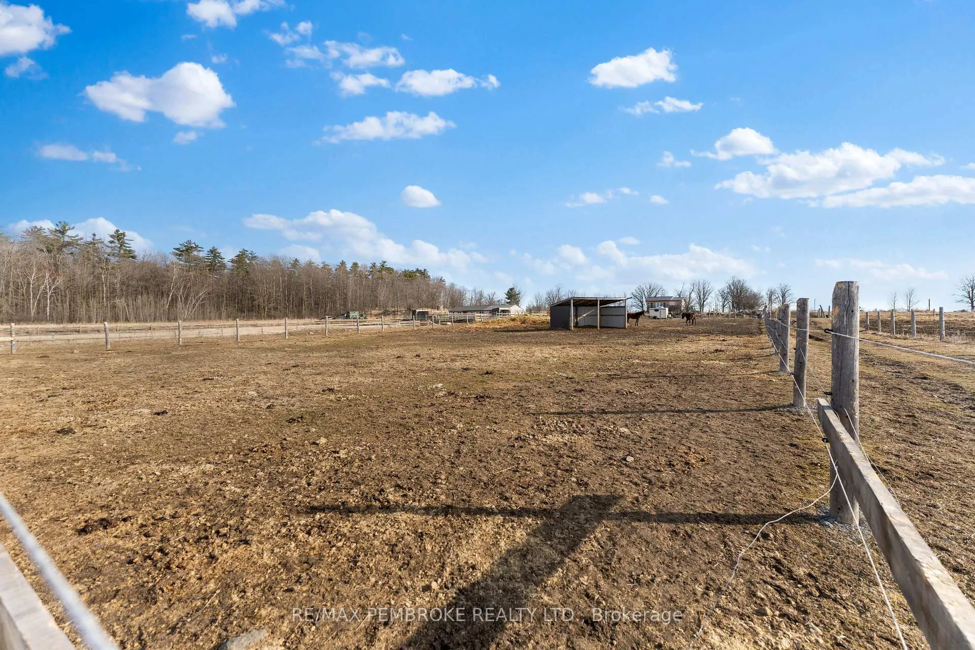 Photo 30 of 2111 Snake River Line, Laurentian Valley — HOMEH