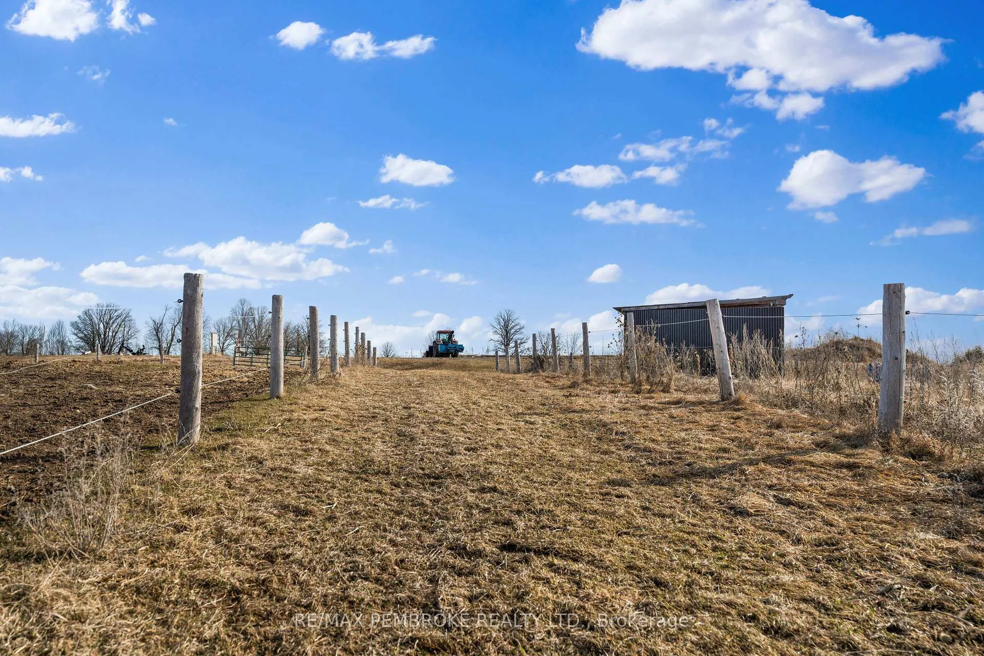 Photo 34 of 2111 Snake River Line, Laurentian Valley — HOMEH