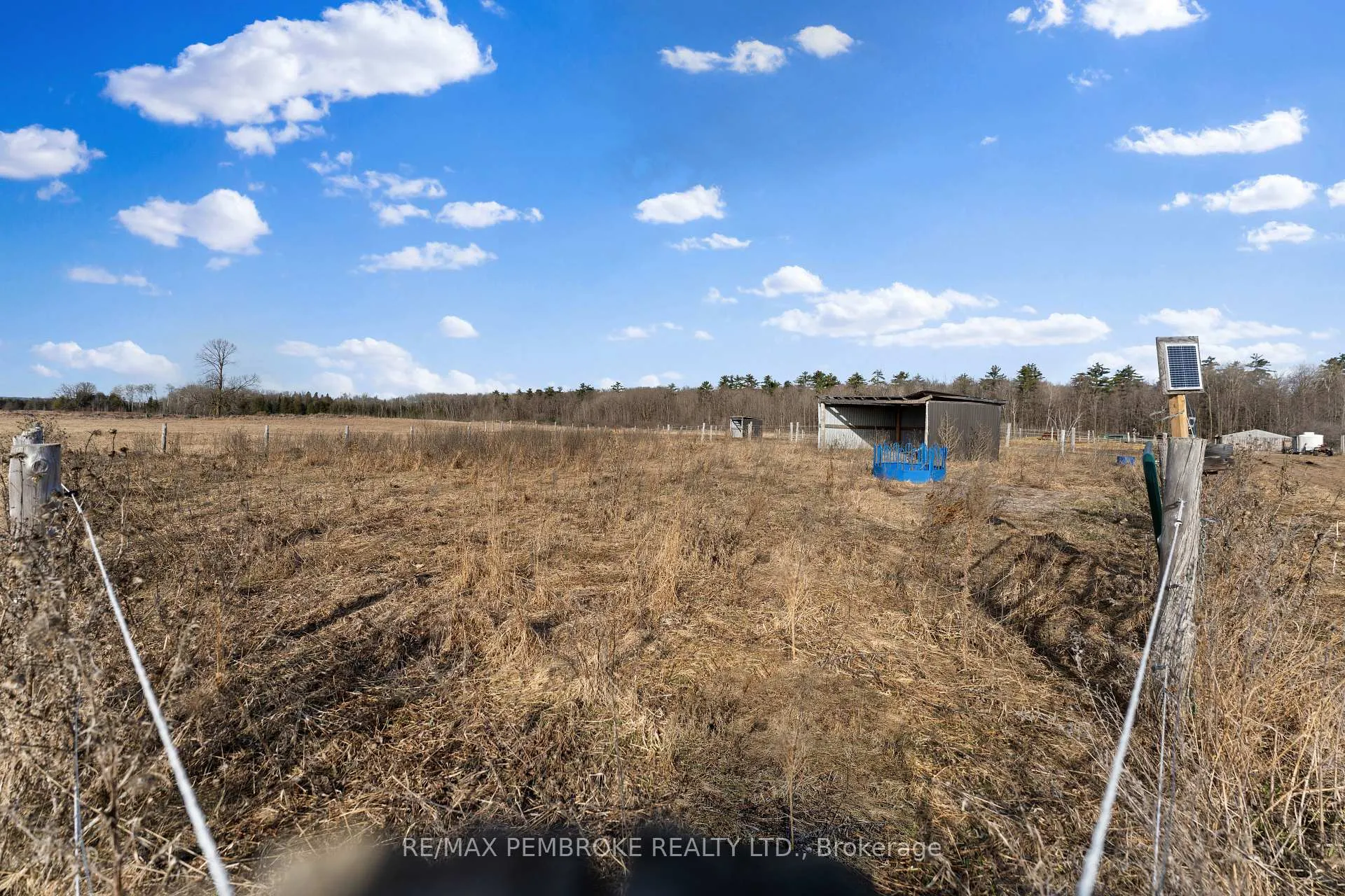 Photo 36 of 2111 Snake River Line, Laurentian Valley — HOMEH