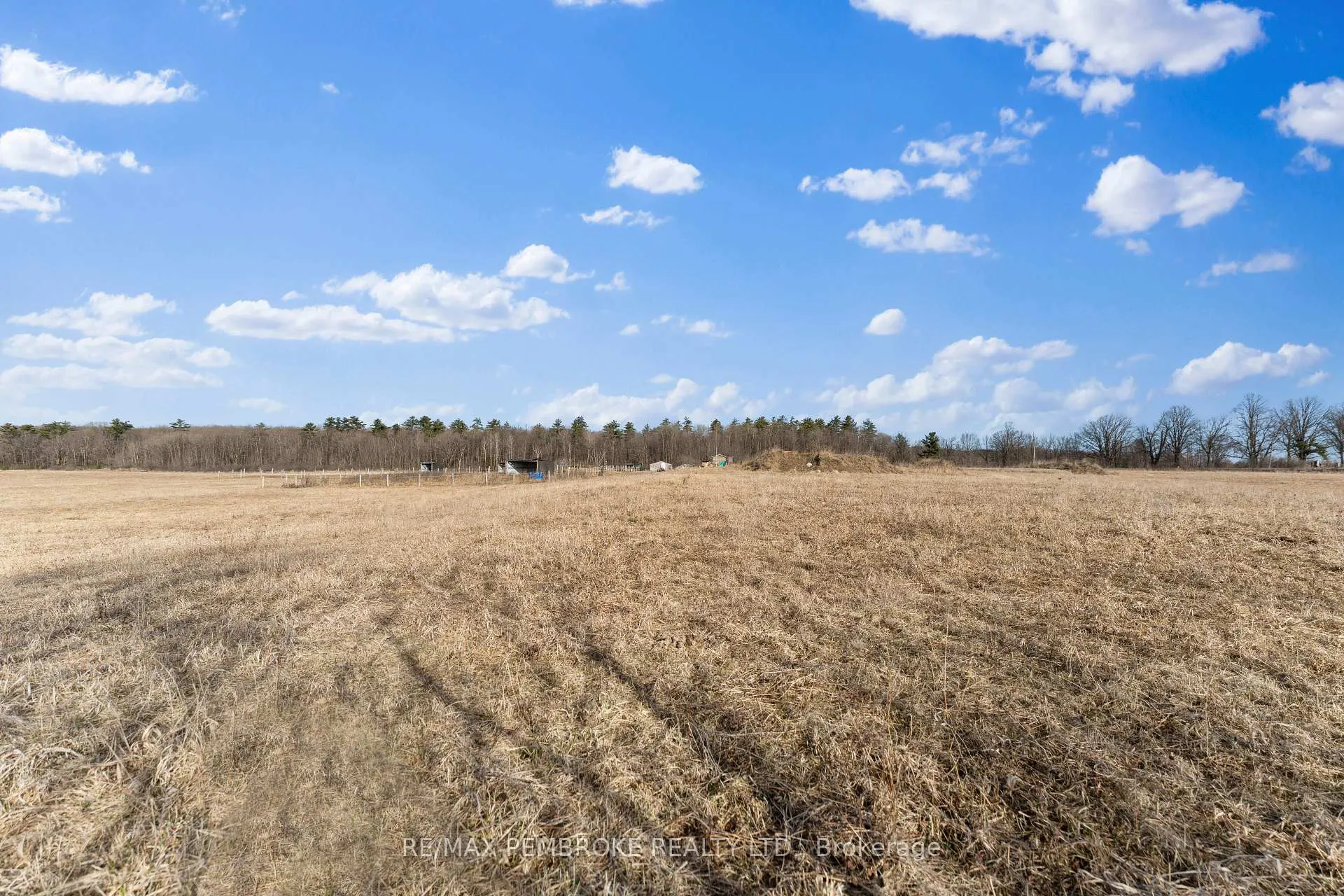 Photo 42 of 2111 Snake River Line, Laurentian Valley — HOMEH