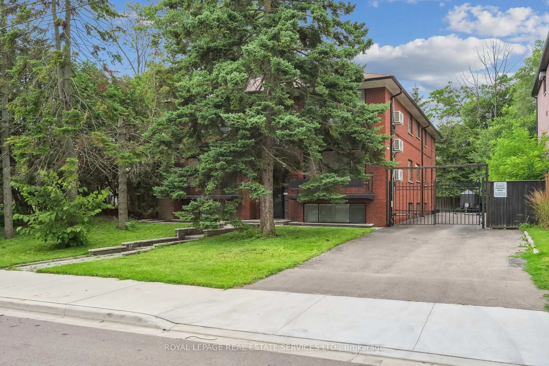 Photo 3 of Unit 6, 18 Thirty Third Street, Etobicoke, Long Branch — HOMEH