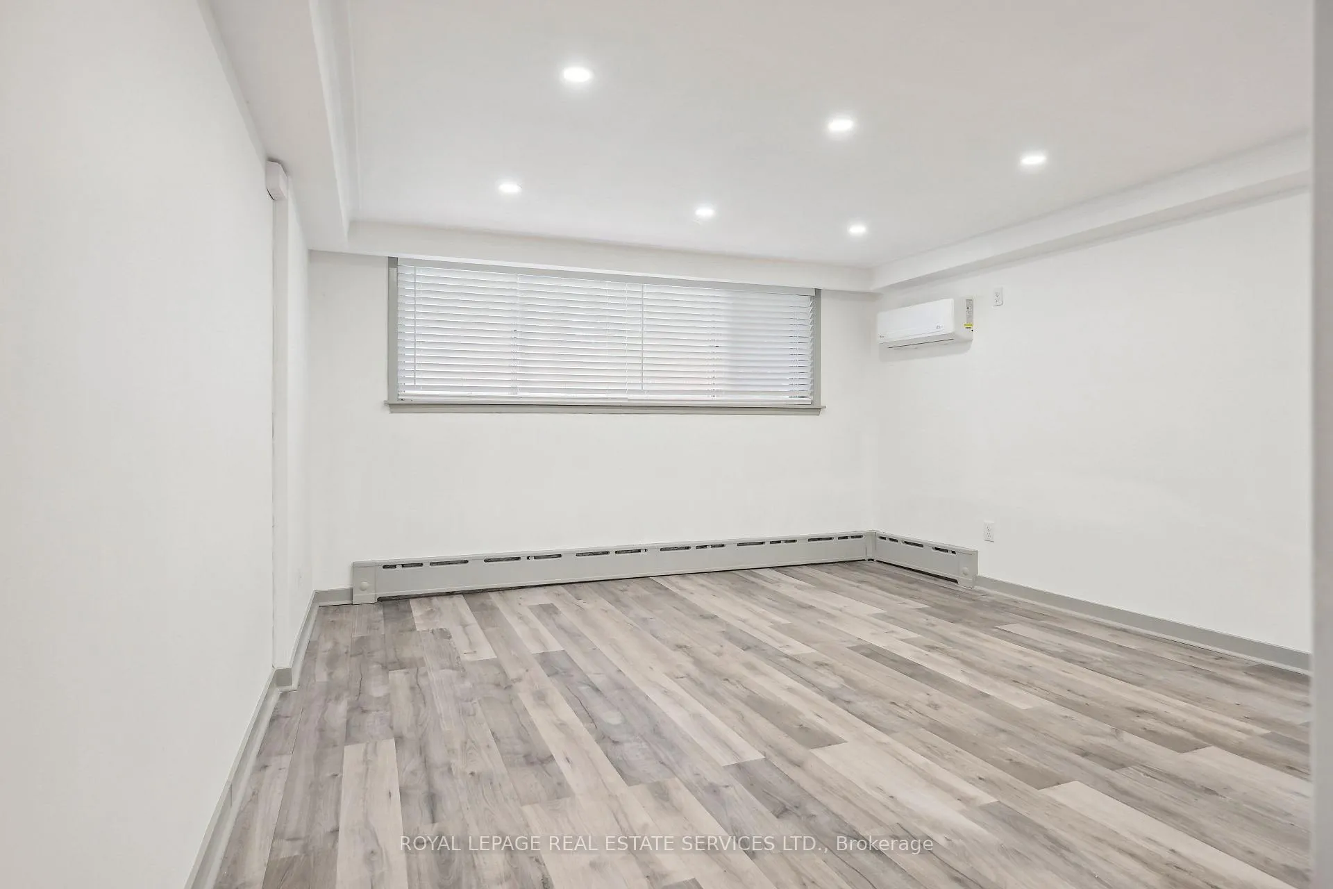 Photo 7 of Unit 6, 18 Thirty Third Street, Etobicoke, Long Branch — HOMEH