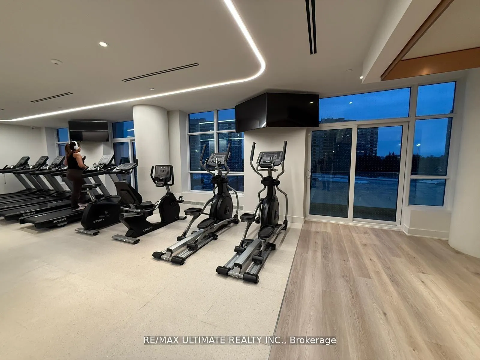 Photo 19 of Unit 1701A, 30 Upper Mall Way, Vaughan, Brownridge — HOMEH